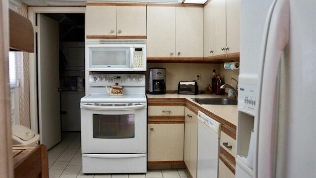 BOCA TEECA CONDO 5 - Residential