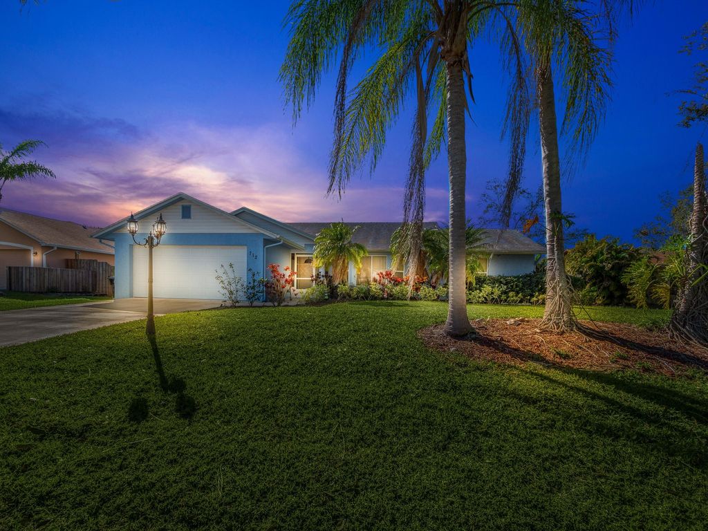 Photo of 712 SE Majestic Terrace, Port Saint Lucie, FL 34983 (MLS # R10865541)