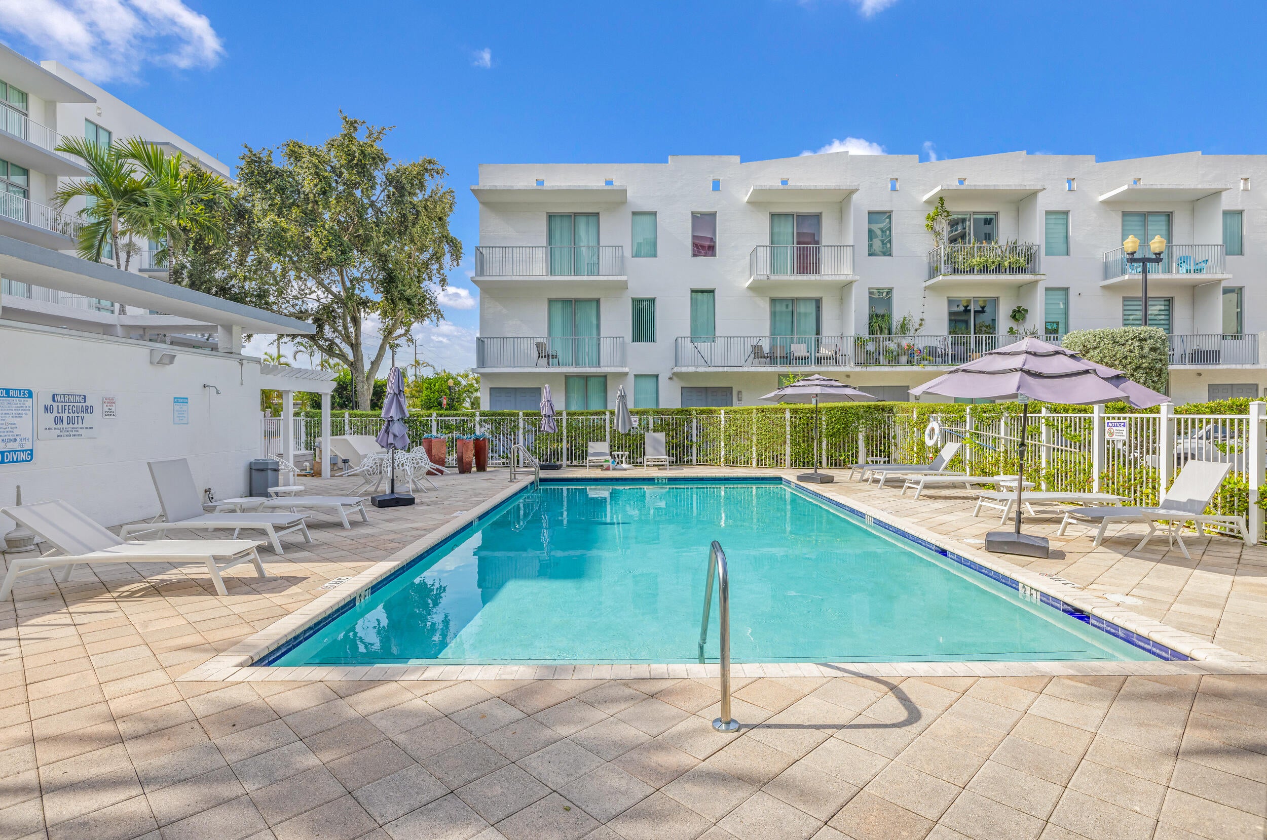 2100 VAN BUREN Street 206