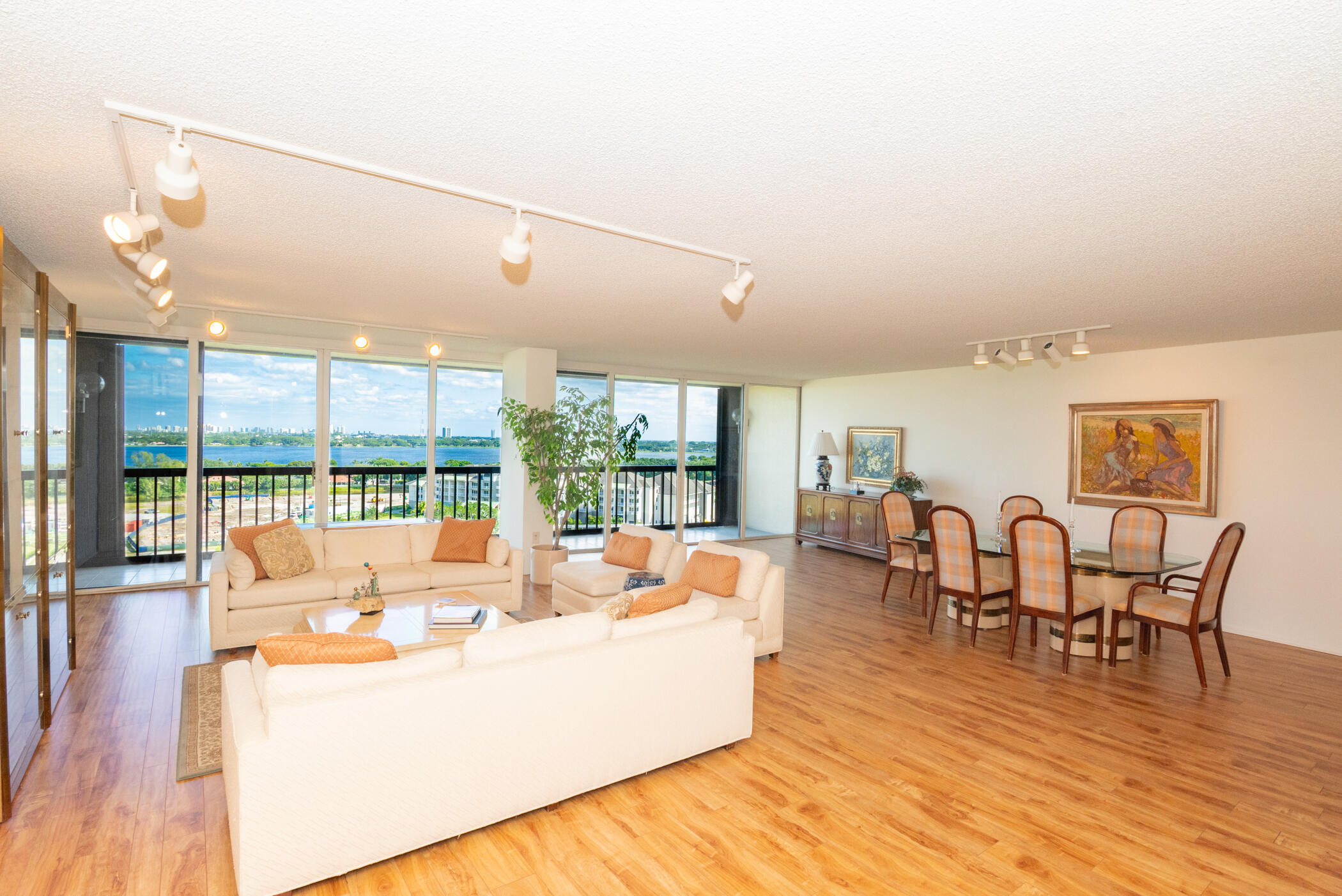 2480 Presidential Way 1504