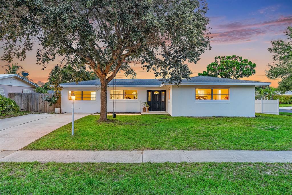 Photo of 23 Pinetree Circle, Tequesta, FL 33469 (MLS # R10808396)