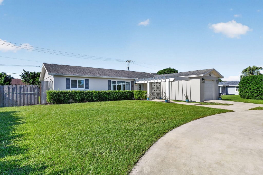 Photo of 7752 SAINT ANDREWS Road, Lake Worth, FL 33467 (MLS # B26066388)