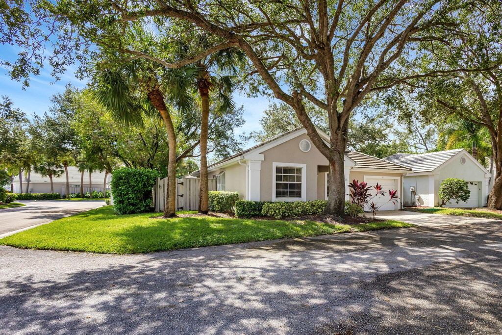 Photo of 15 Admirals Court, Palm Beach Gardens, FL 33418 (MLS # R11124977)