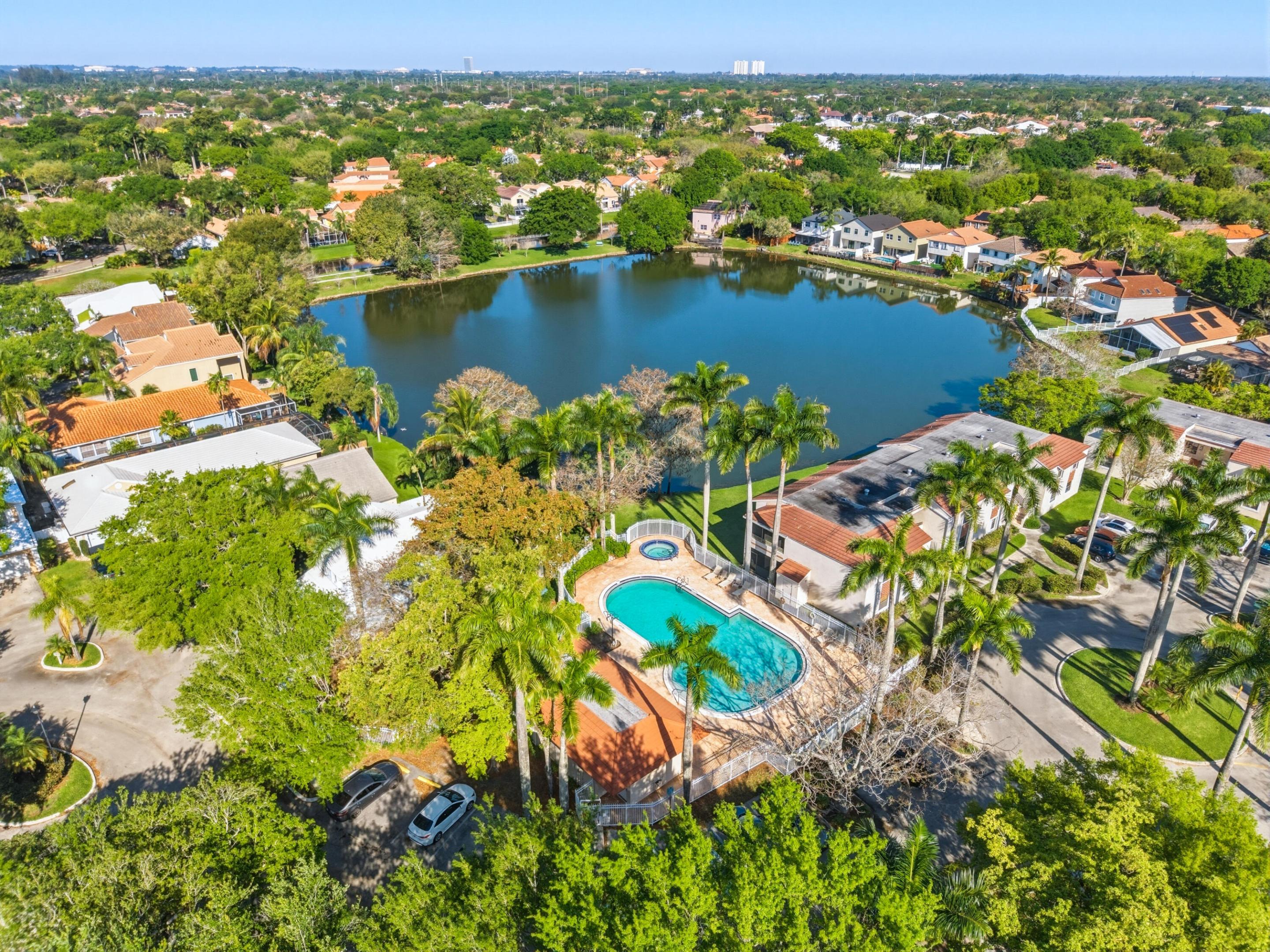 QUATRAINE - Residential