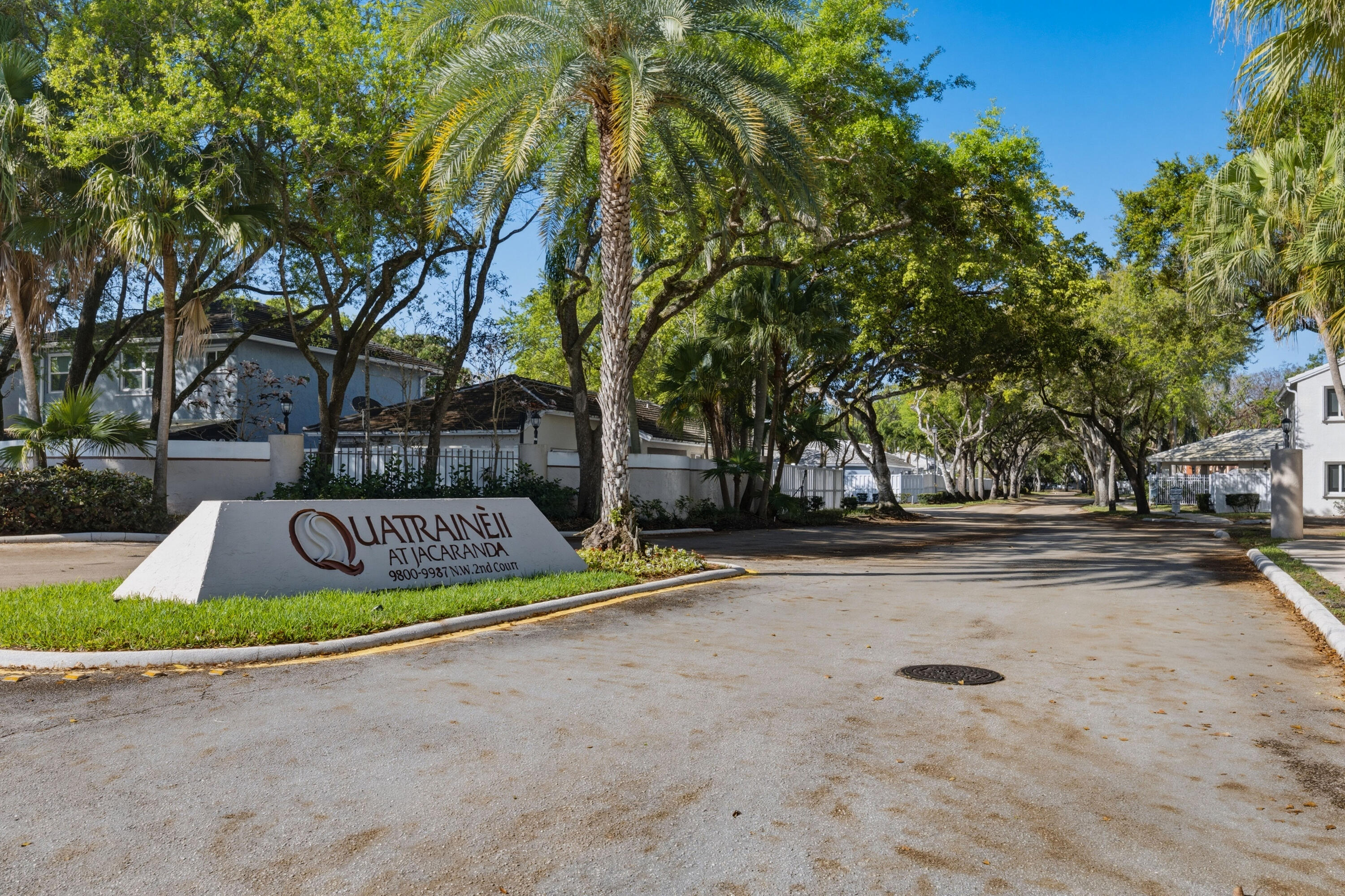 QUATRAINE - Residential