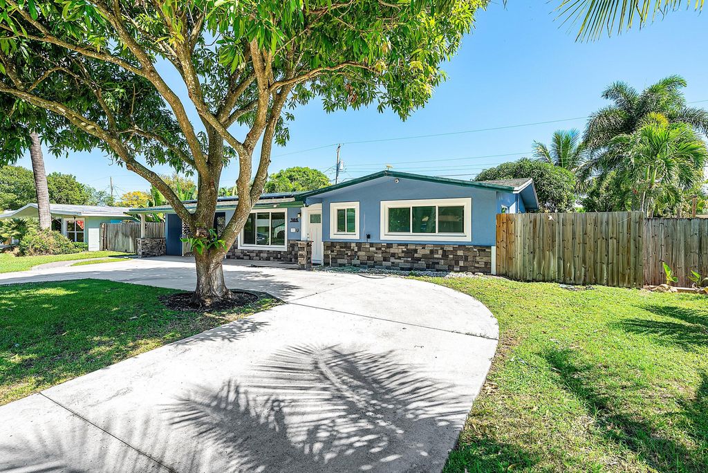 Photo of 308 Philadelphia Drive, Jupiter, FL 33458 (MLS # R11134364)