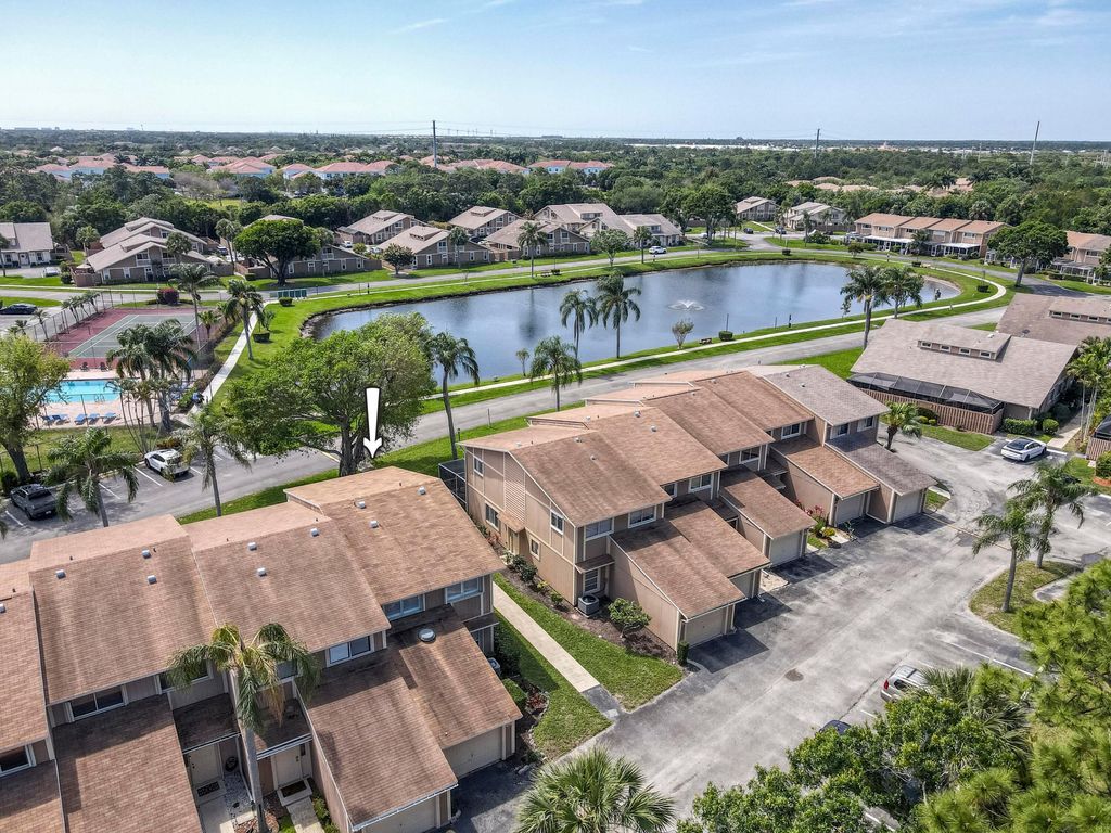 Photo of 56 Maplecrest Circle, Jupiter, FL 33458 (MLS # R10970892)