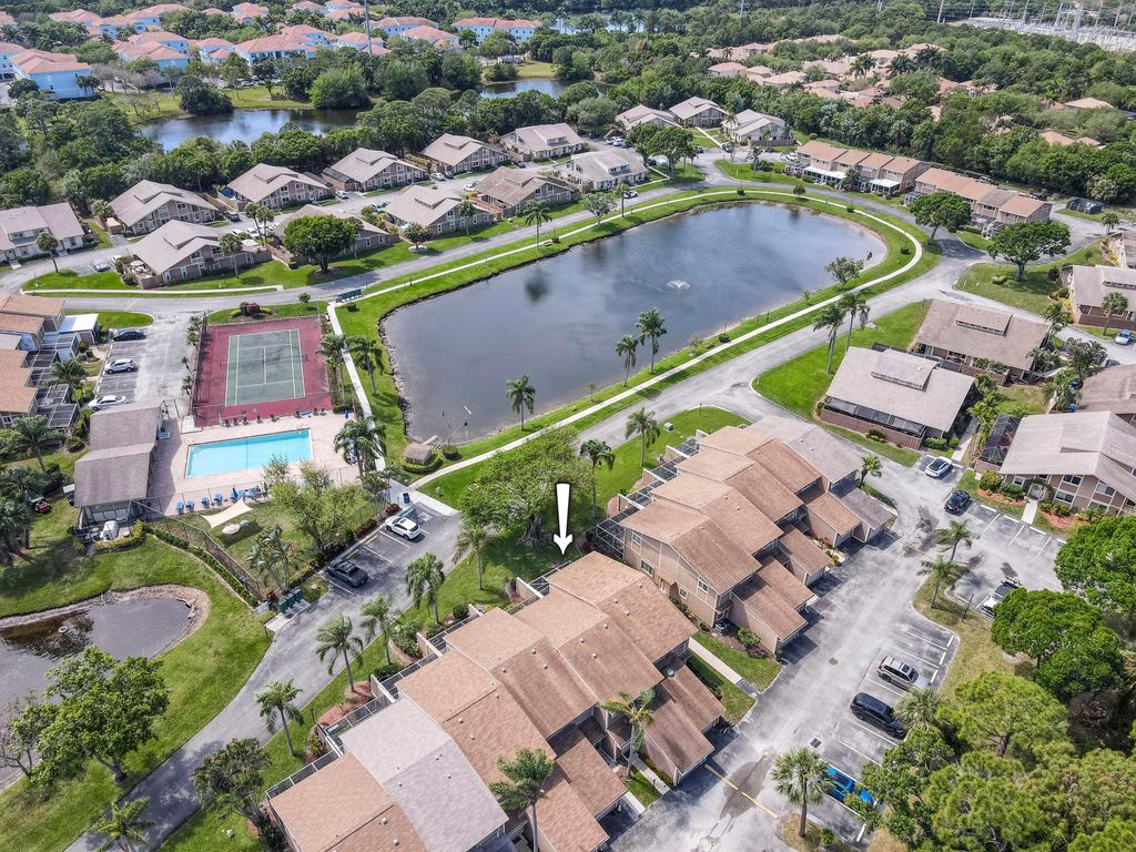 Photo of 56 Maplecrest Circle, Jupiter, FL 33458 (MLS # R10970892)