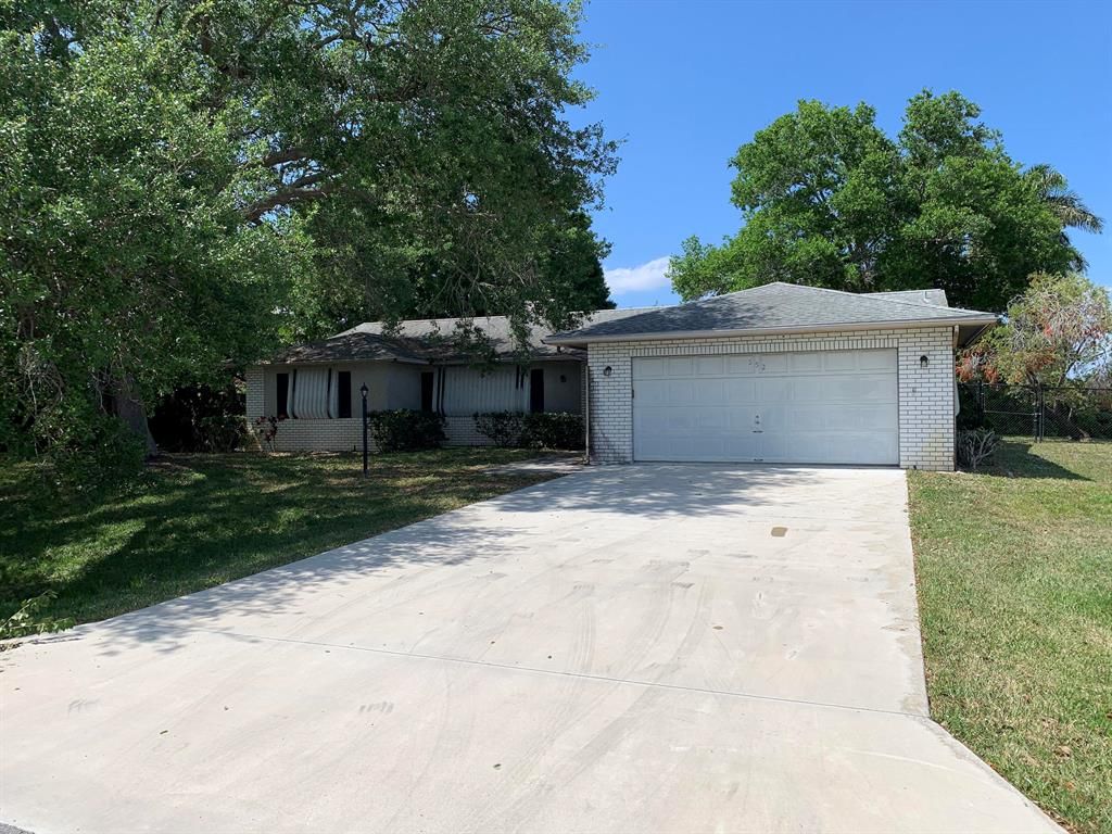 Photo of 552 SE Calmoso Drive, Port Saint Lucie, FL 34983 (MLS # R10701383)