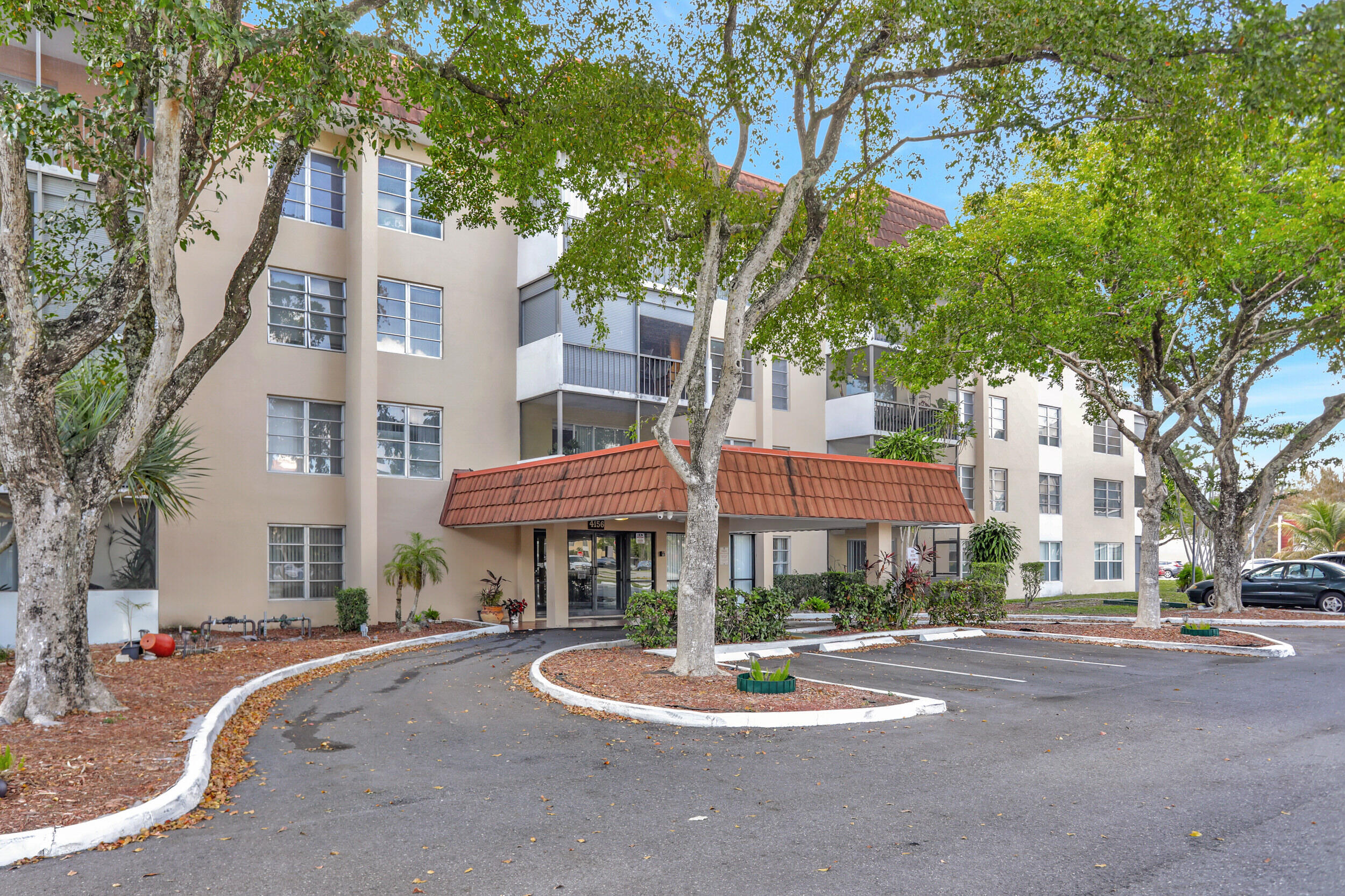 MANORS OF INVERRARY I-3 - Residential Lease