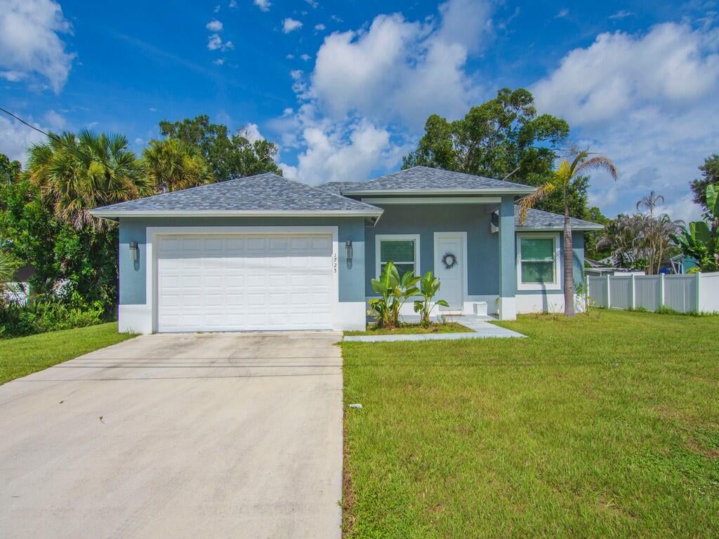 Photo of 1725 20TH Avenue, Vero Beach, FL 32960 (MLS # B26073283)
