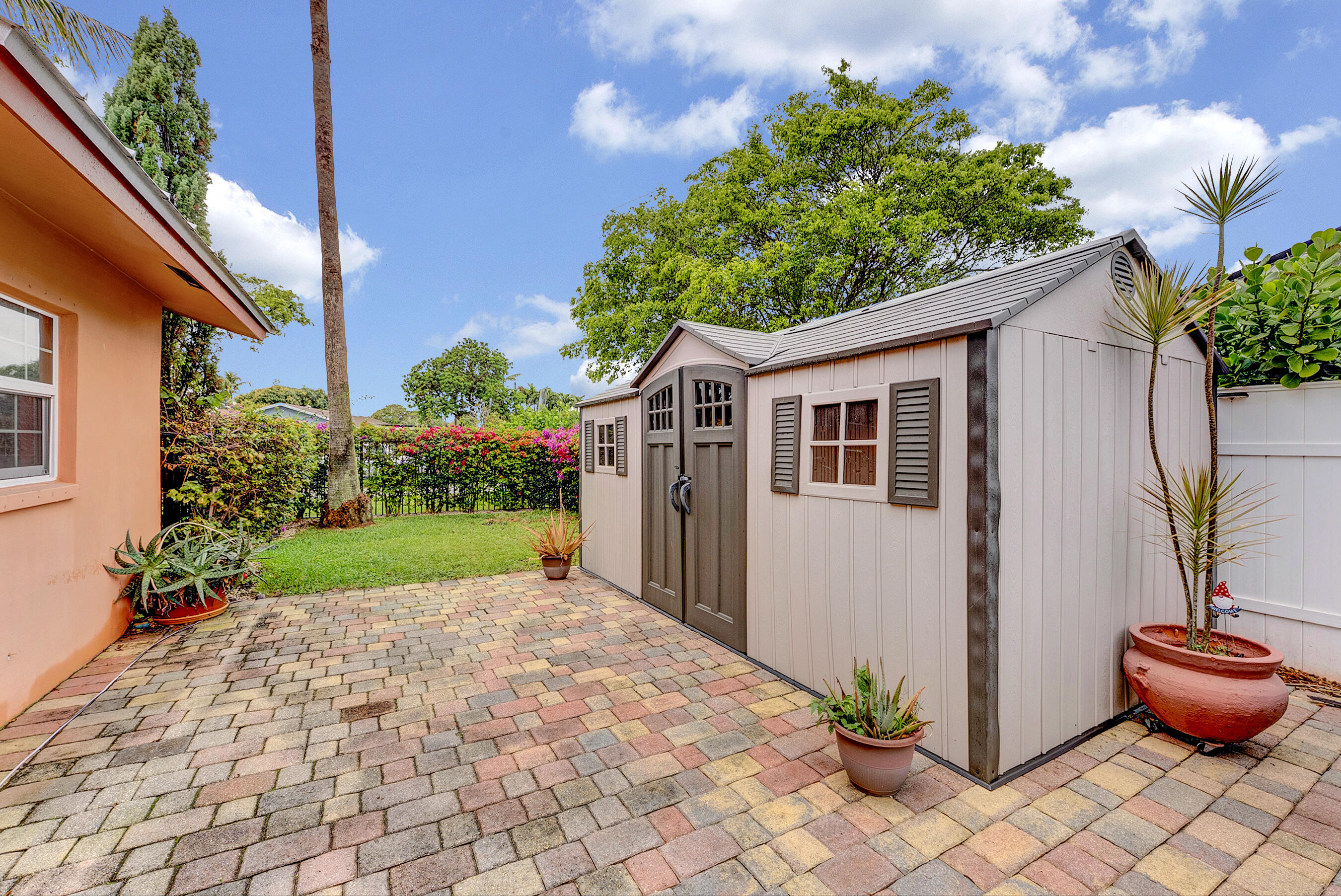 TROPIC PALMS 2 - Residential