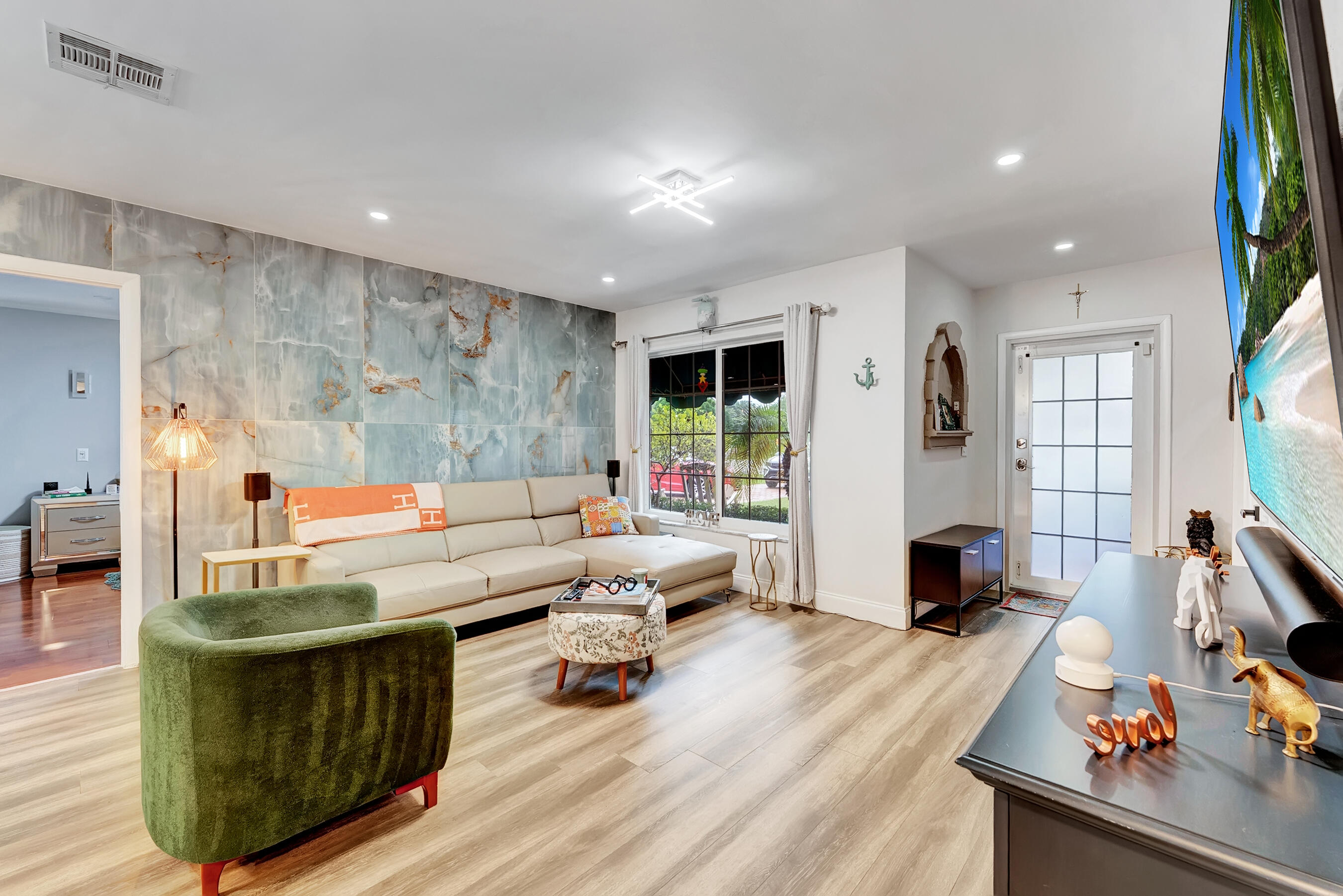 TROPIC PALMS 2 - Residential