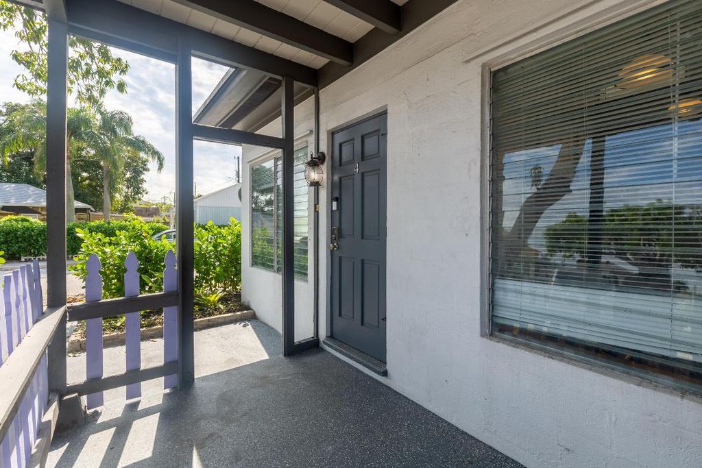 Photo of 131 S Federal Highway #4, Lake Worth Beach, FL 33460 (MLS # R11135556)