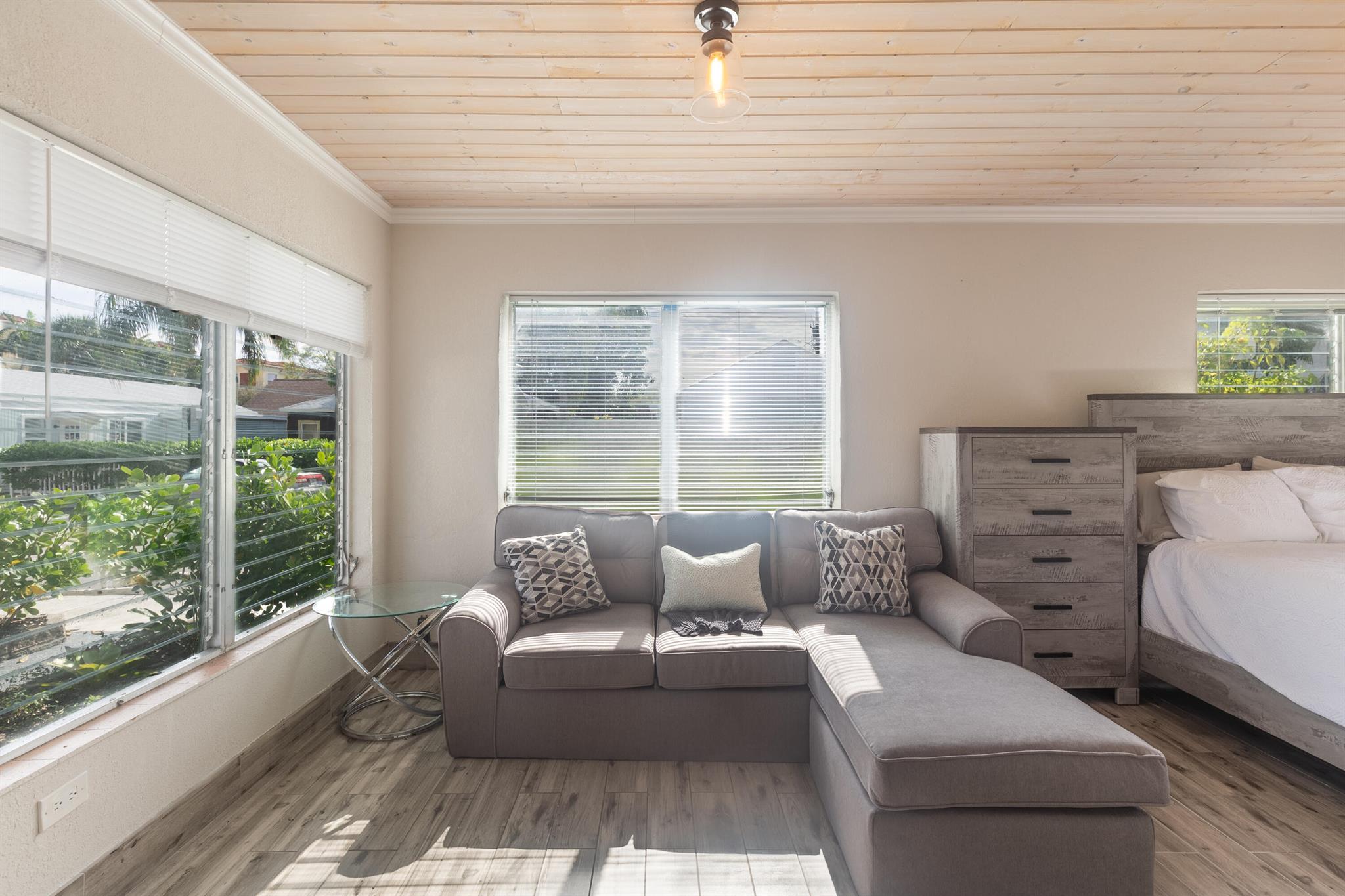 LAKE WORTH TOWN OF - Residential Lease