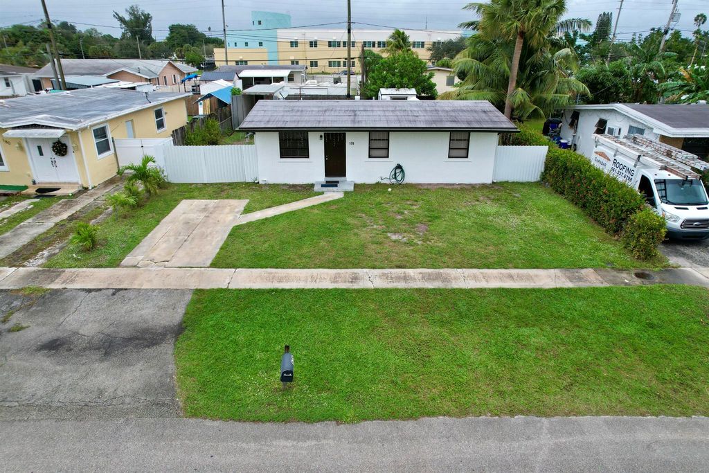 Photo of 176 Jamaica Drive, Palm Springs, FL 33461 (MLS # R10943969)