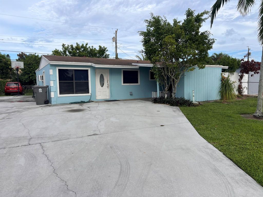 Photo of 5776 Gramercy Drive, West Palm Beach, FL 33407 (MLS # R11015765)