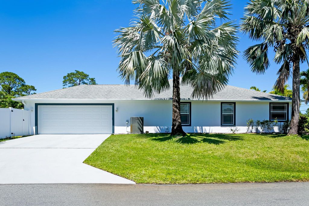 Photo of 5903 Papaya Drive, Fort Pierce, FL 34982 (MLS # R10976155)