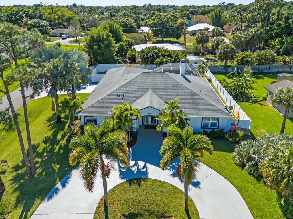 Photo of 5903 Papaya Drive, Fort Pierce, FL 34982 (MLS # R10976155)