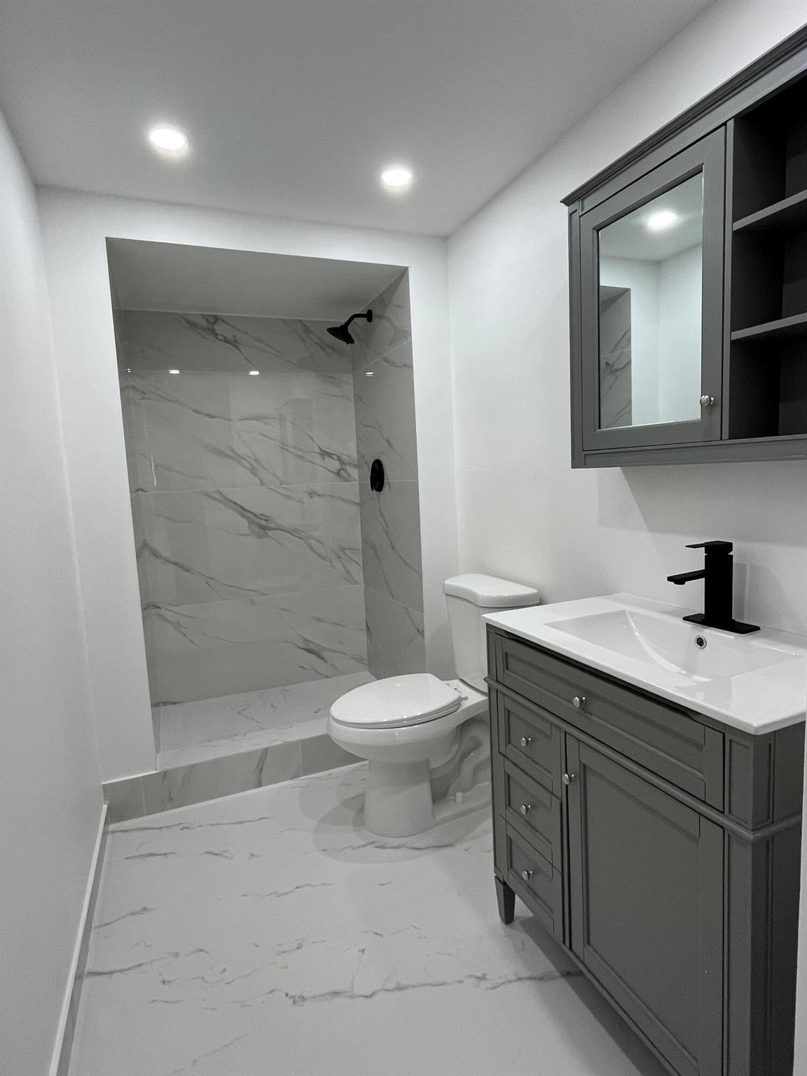 CASA DEL RIO CONDO - Residential Lease