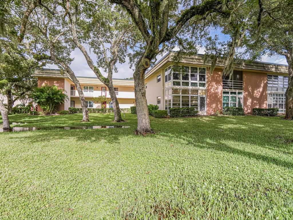 Photo of 6 Vista Gardens Trl #201, Vero Beach, FL 32962 (MLS # F10531286)