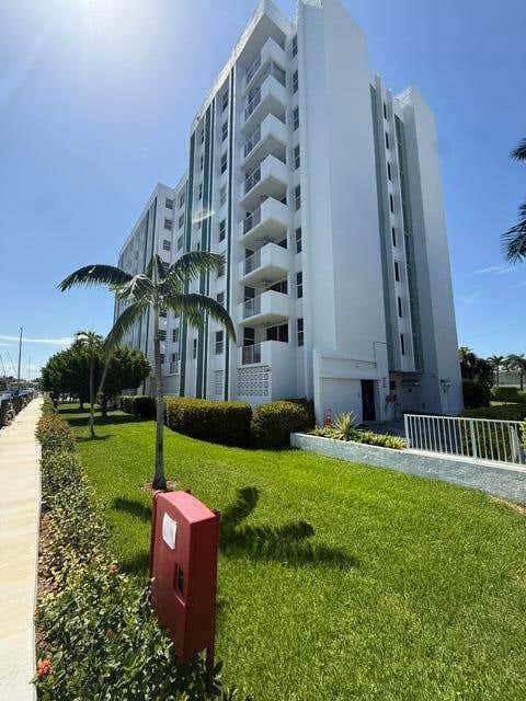 Photo of 3210 SE 10th Street #4a, Pompano Beach, FL 33062 (MLS # B26058976)
