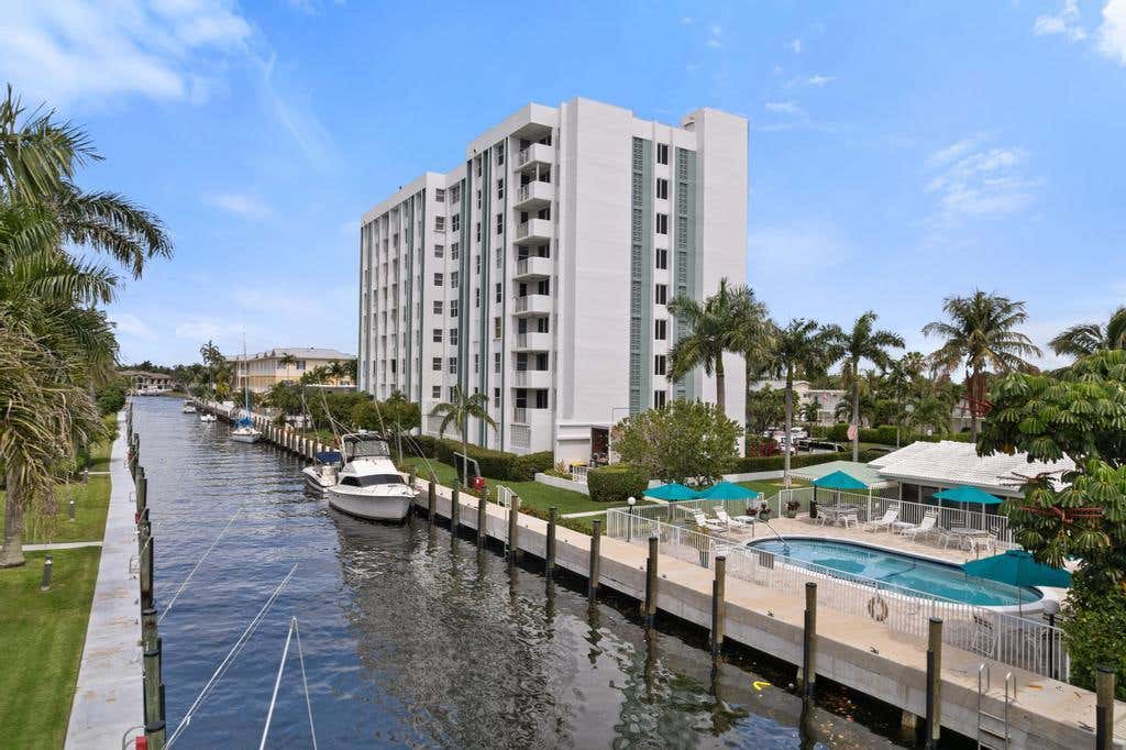 Photo of 3210 SE 10th Street #4a, Pompano Beach, FL 33062 (MLS # B26058976)