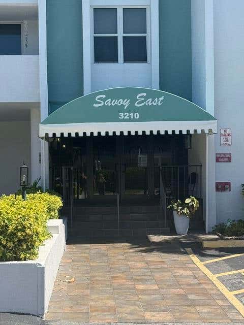 Photo of 3210 SE 10th Street #4a, Pompano Beach, FL 33062 (MLS # B26058976)