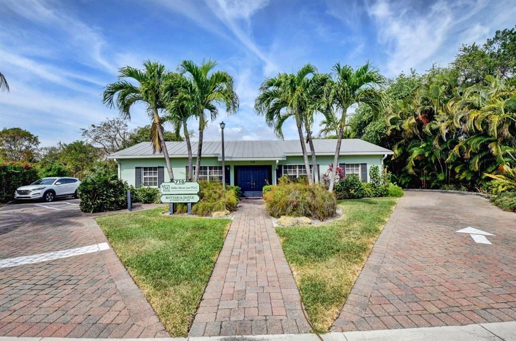Photo of 710 NE 3rd Avenue, Delray Beach, FL 33444 (MLS # R10705283)