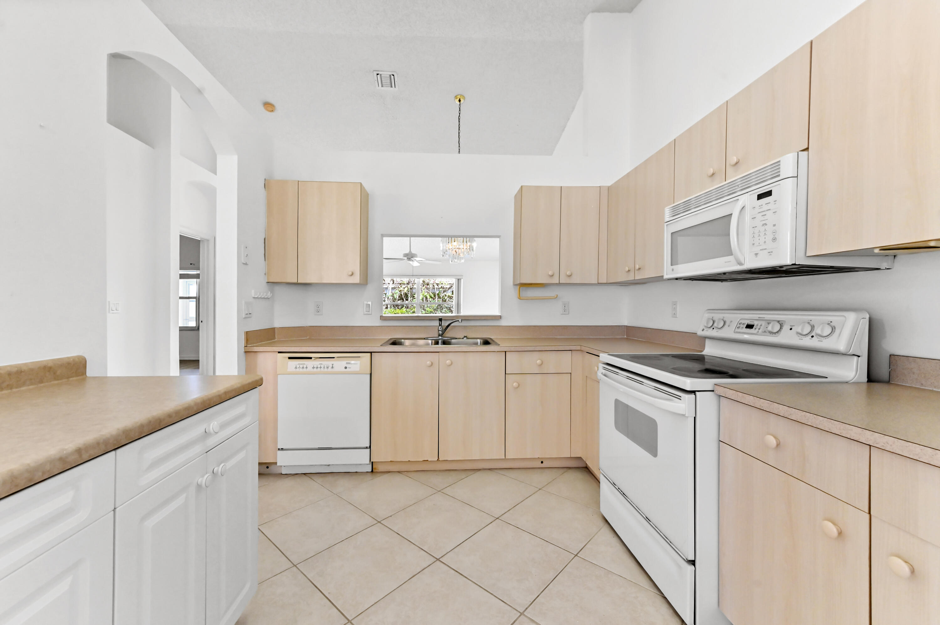 FLORAL LAKES - Residential