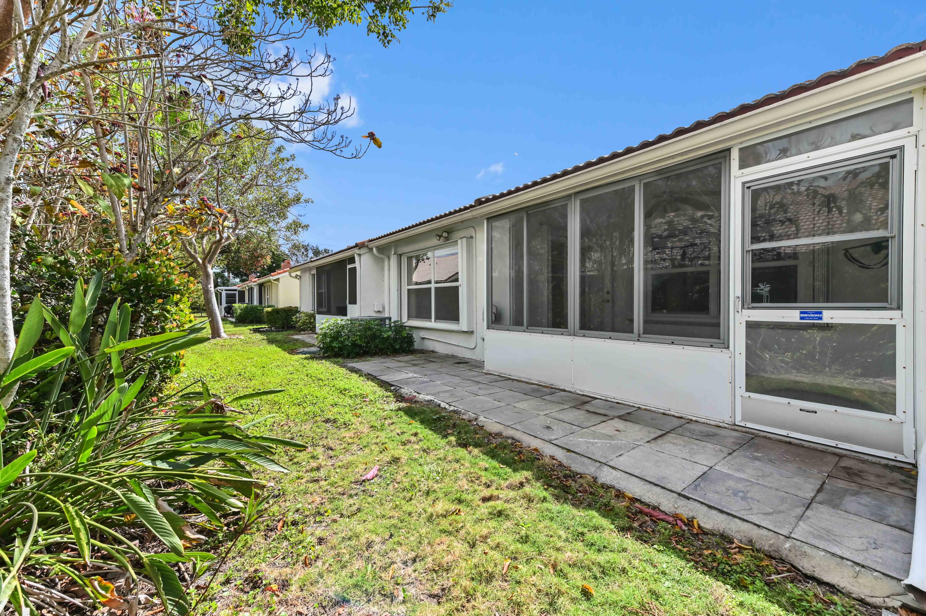 FLORAL LAKES - Residential