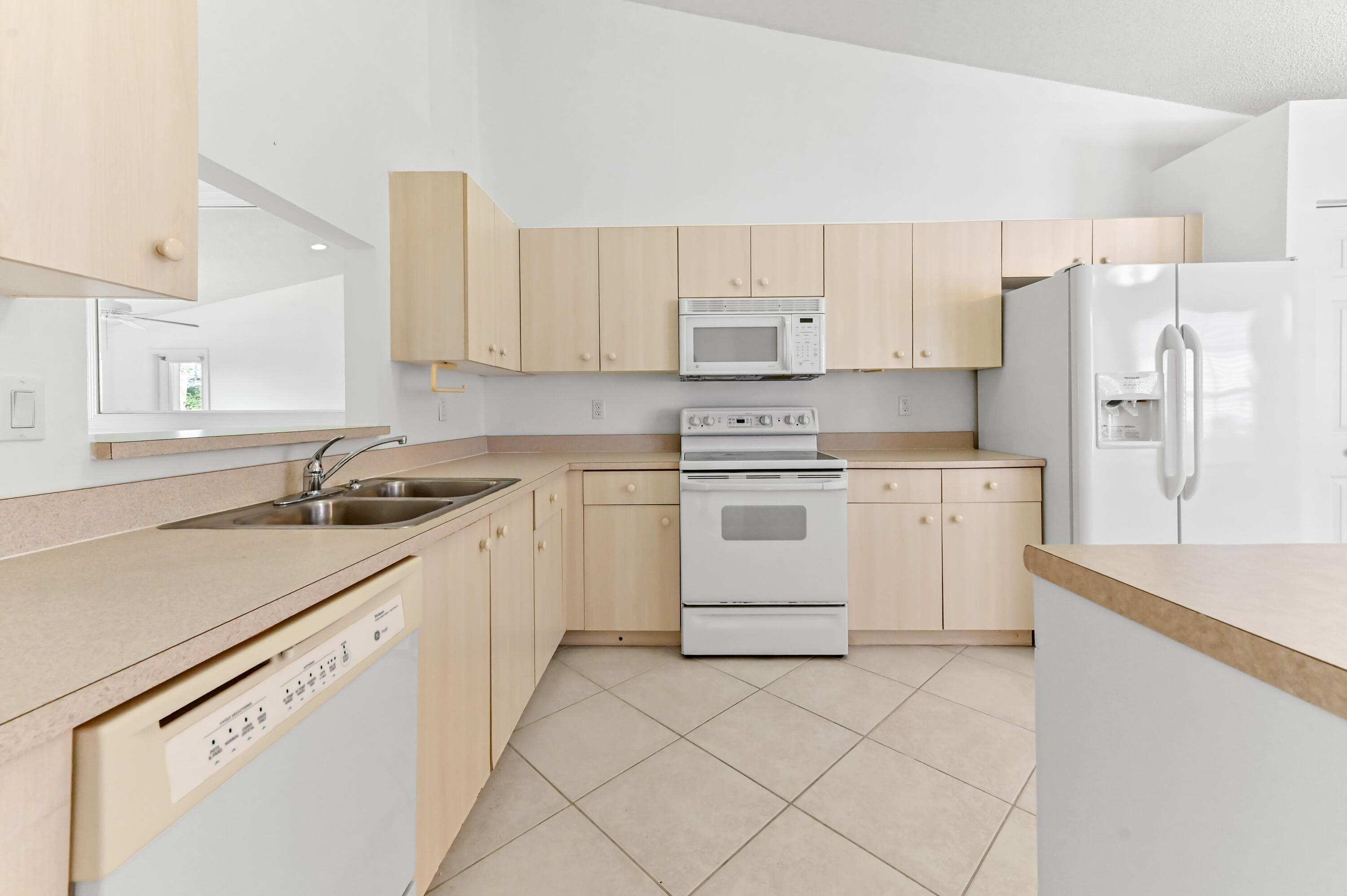 FLORAL LAKES - Residential