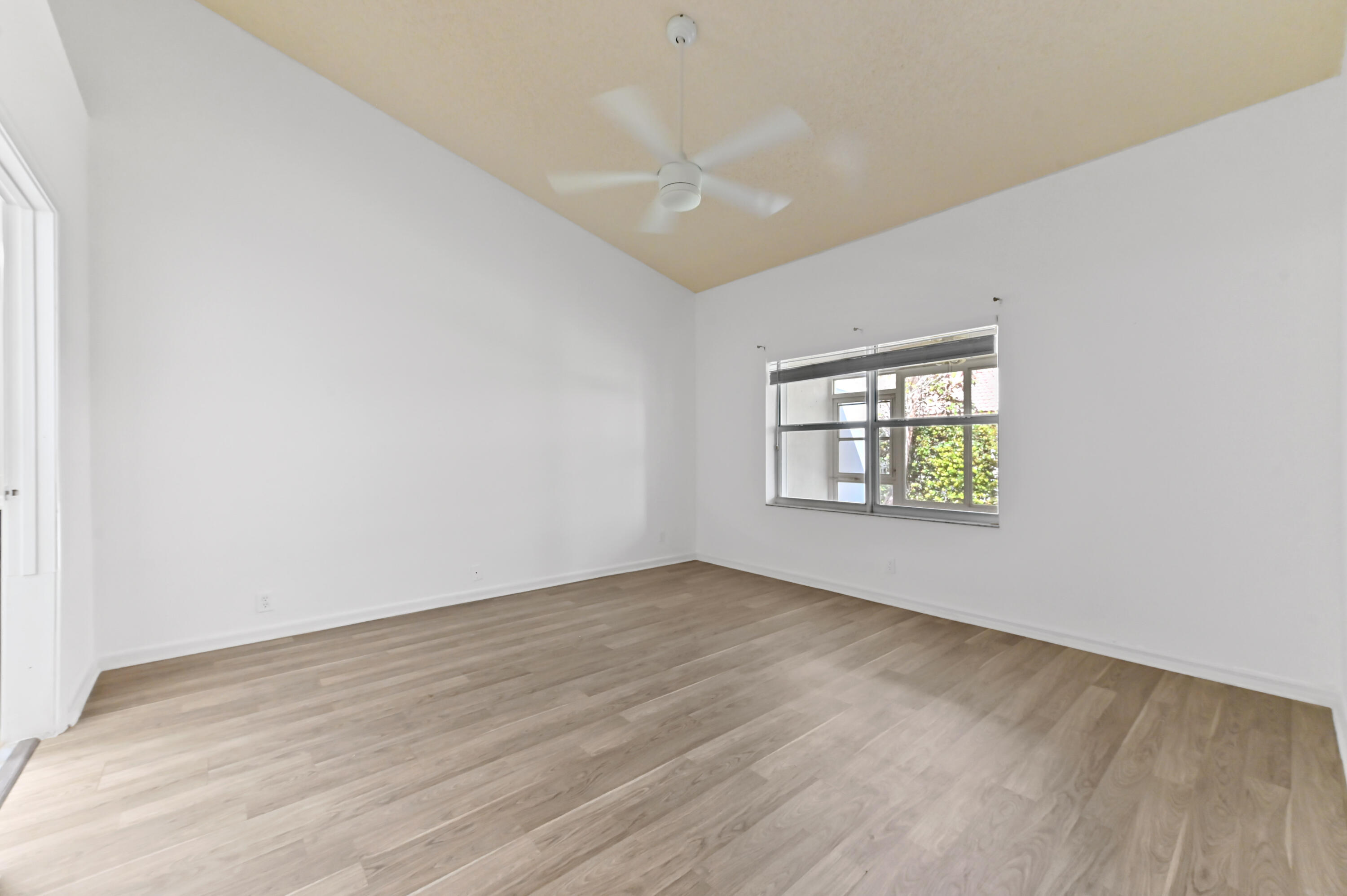 FLORAL LAKES - Residential