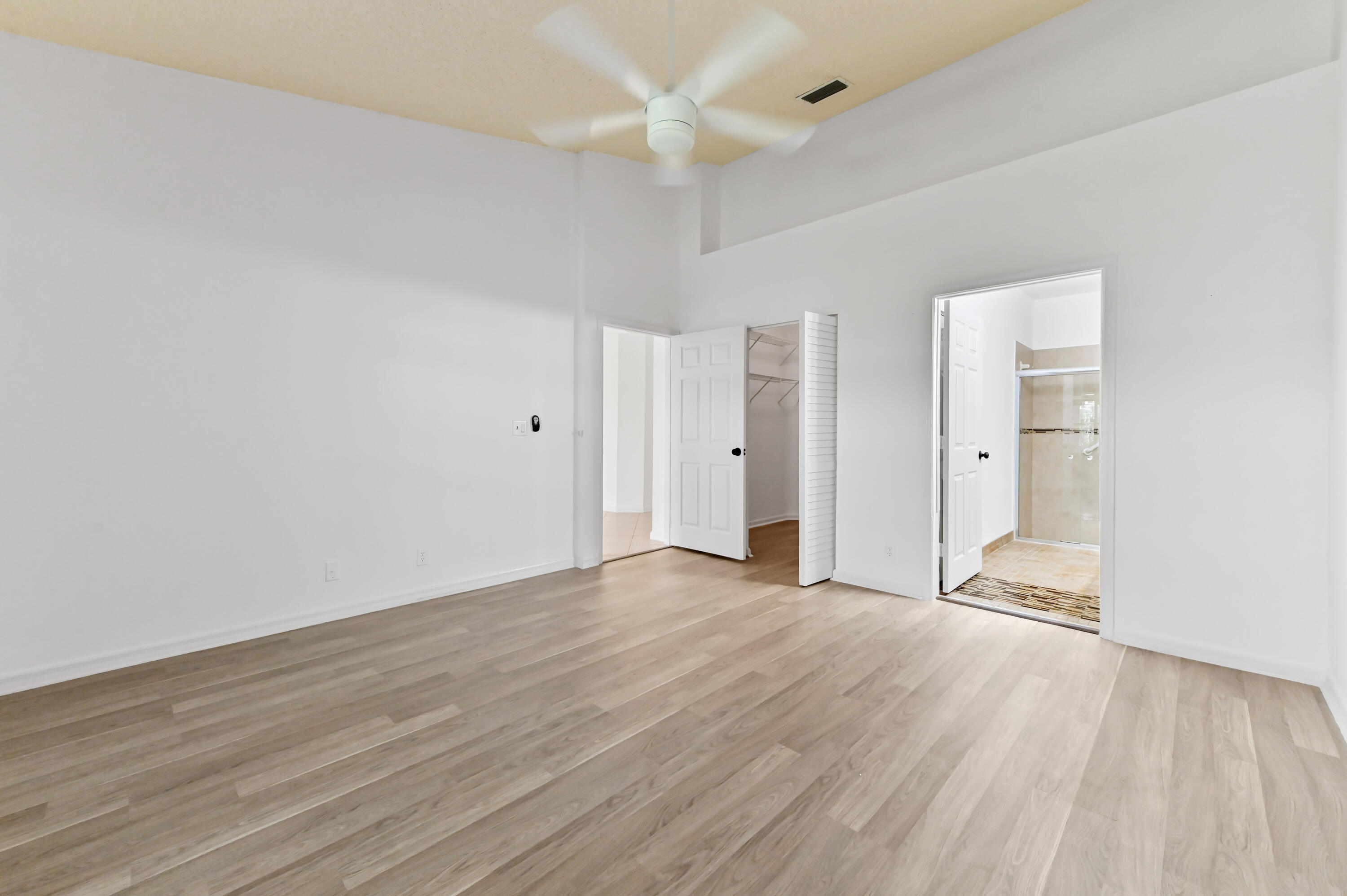 FLORAL LAKES - Residential