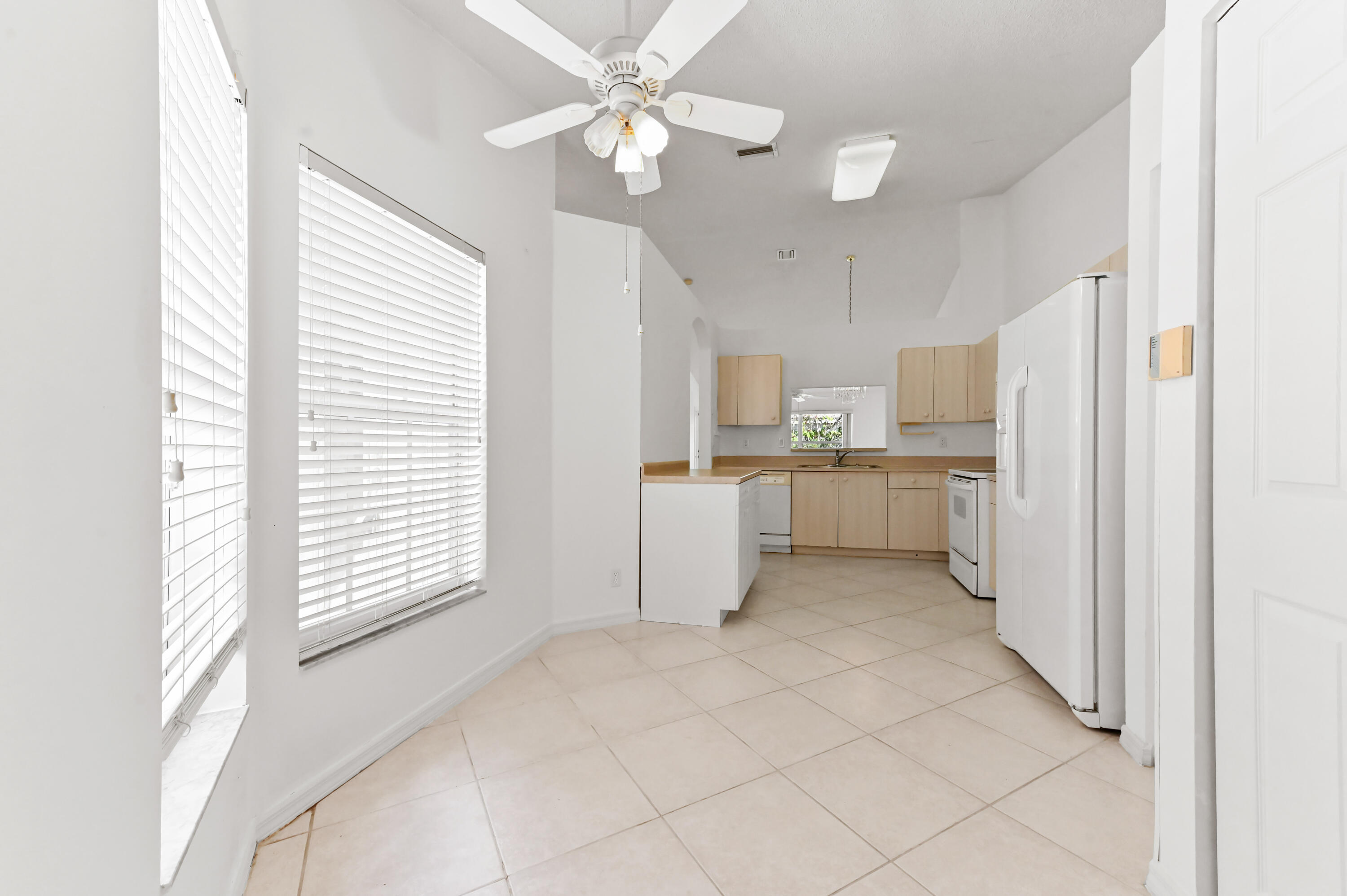 FLORAL LAKES - Residential