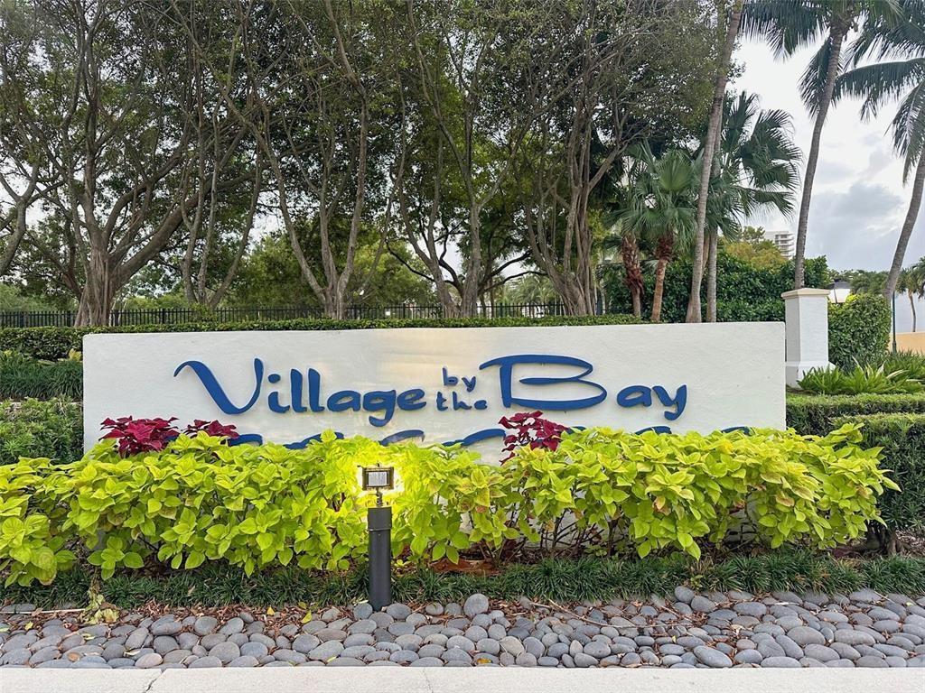 Beautifully renovated 2-bedroom, 2-bathroom apartment. Featuring a modern open-concept design, the unit boasts sleek finishes, a fully updated kitchen with stainless steel appliances, and spacious bedrooms with ample closet space. Enjoy serene garden views from your private balcony, perfect for morning coffee or evening relaxation. The building offers premium amenities, including a heated pool, fitness center. Just minutes from pristine beaches, fine dining, and shopping.