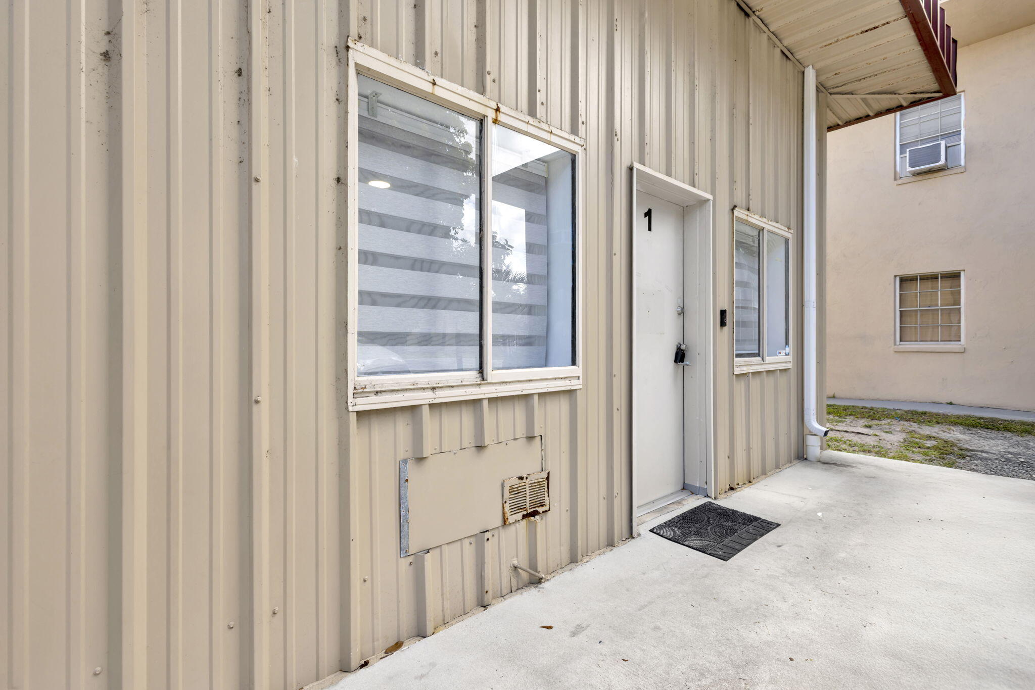 228 Hibiscus Street 1