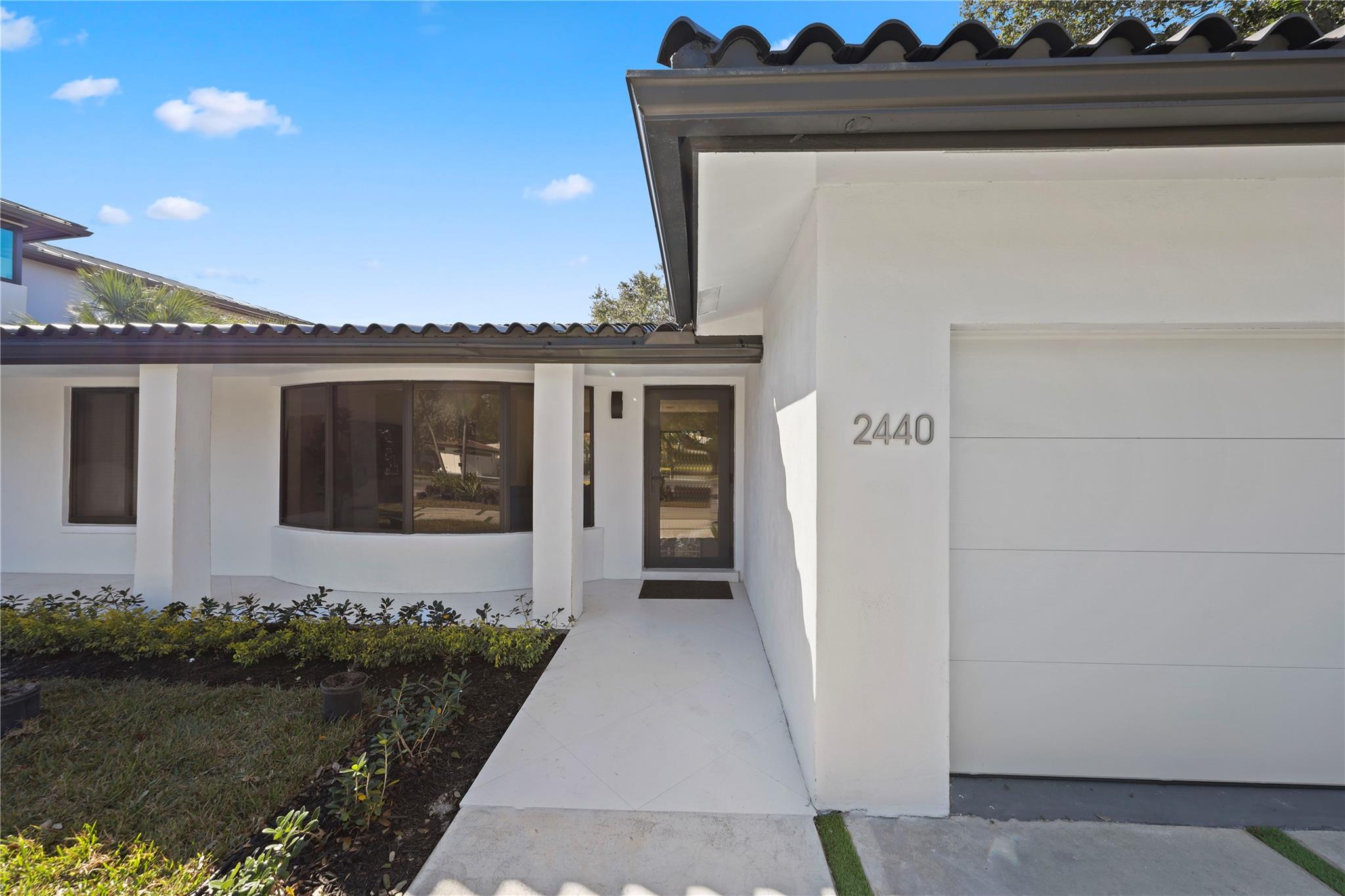 2440 NE 25th Pl