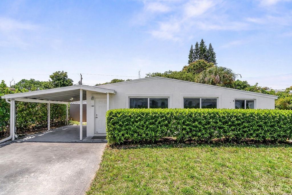 Photo of 414 SW 15th Avenue, Delray Beach, FL 33444 (MLS # B26008314)