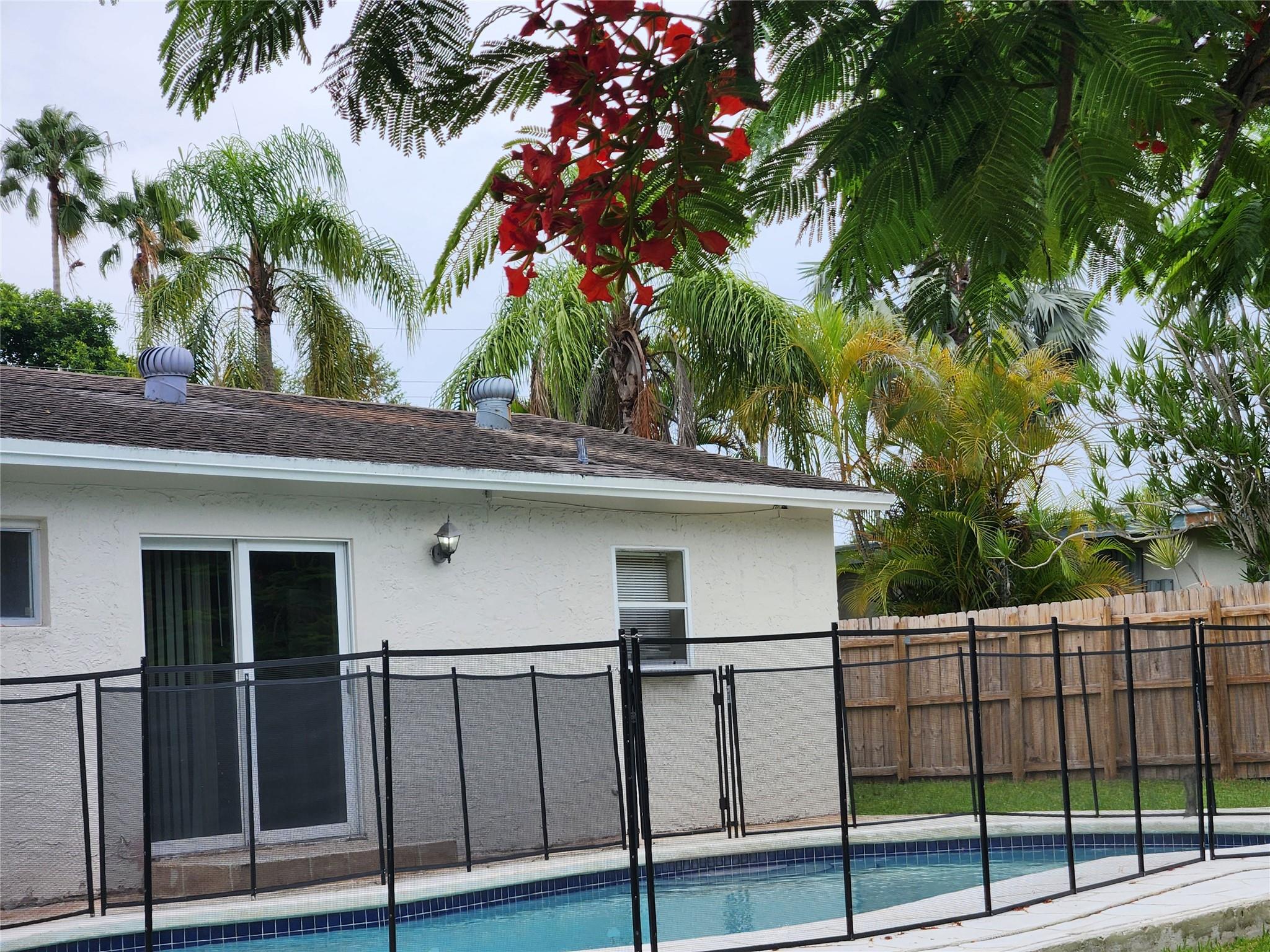 6133 Hogan Creek Rd, Margate, FL, 33063/$415,000 3 6133 Hogan Creek Rd