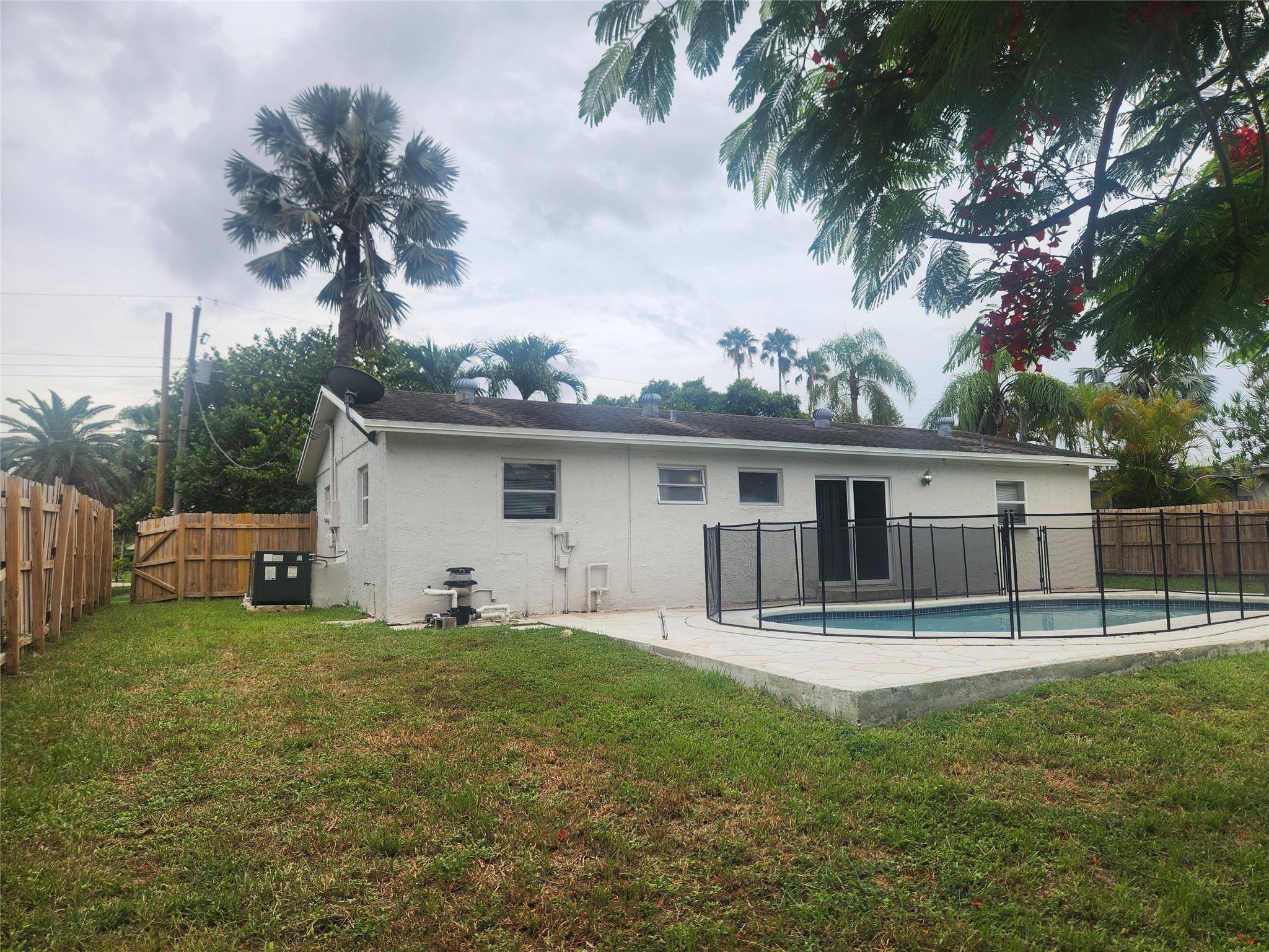 6133 Hogan Creek Rd, Margate, FL, 33063/$415,000 4 6133 Hogan Creek Rd