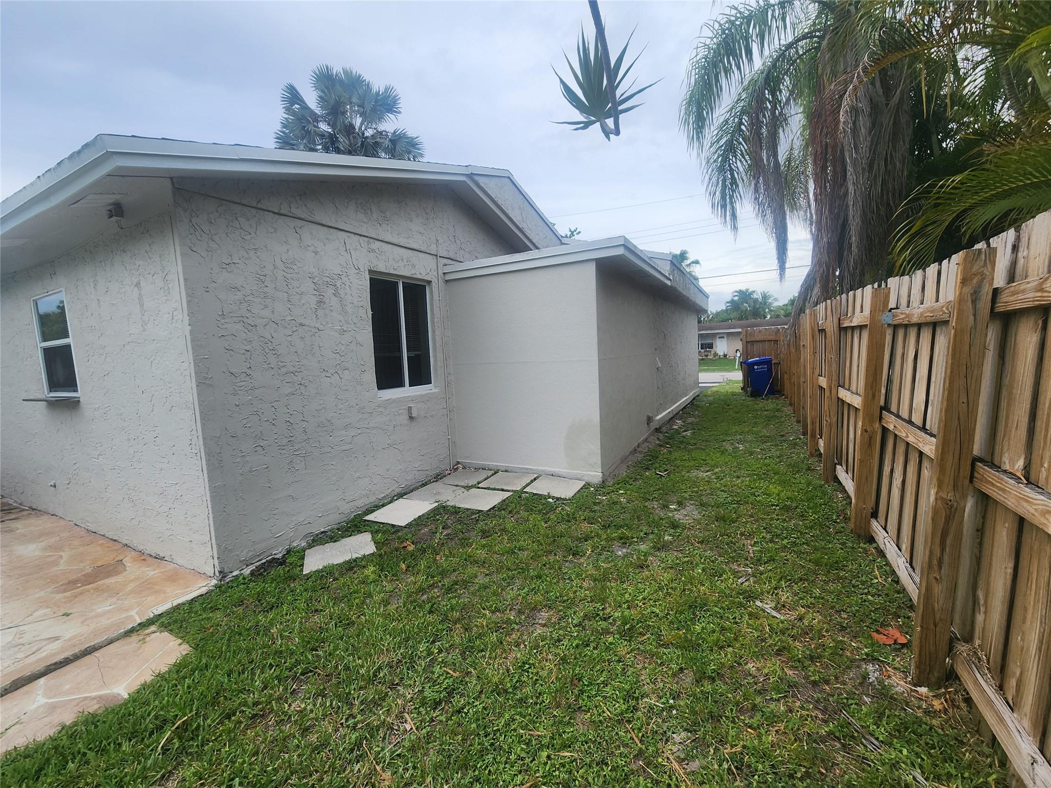 6133 Hogan Creek Rd, Margate, FL, 33063/$415,000 1 6133 Hogan Creek Rd