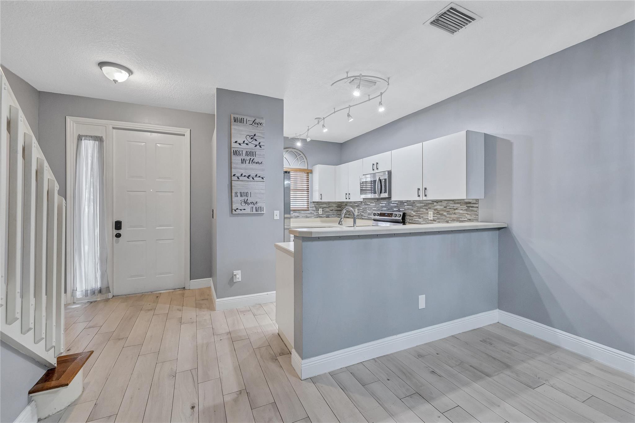 VICTORIA ISLES - Residential
