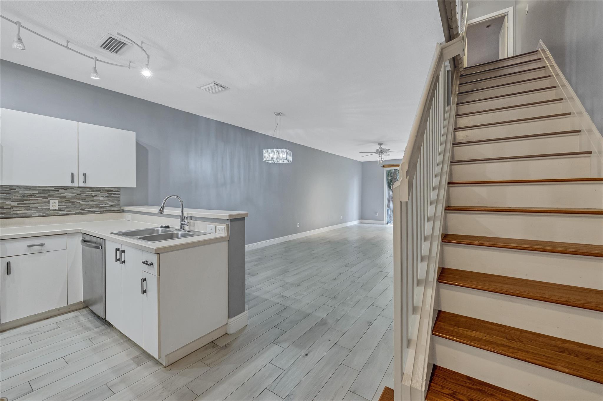 VICTORIA ISLES - Residential
