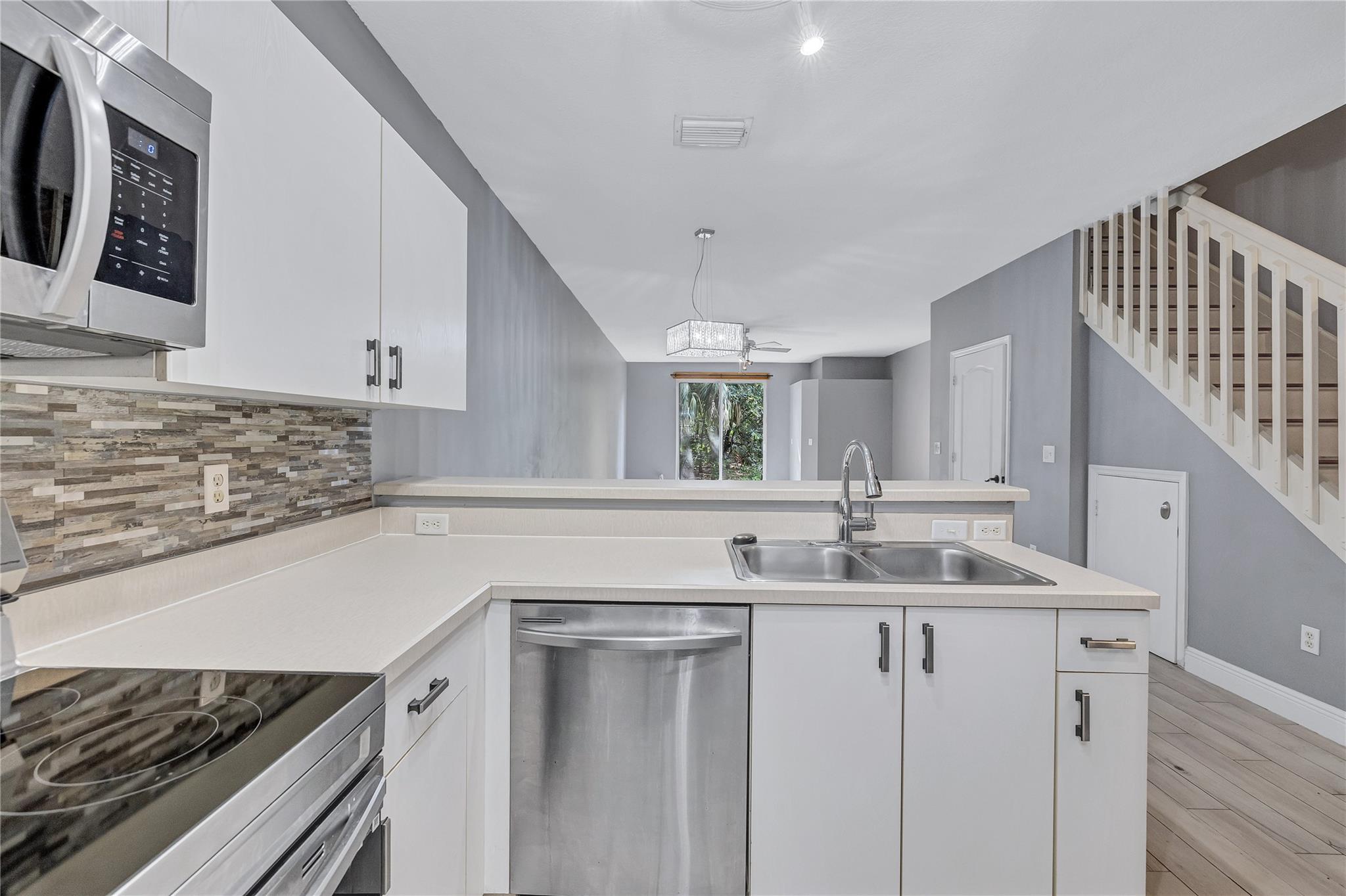 VICTORIA ISLES - Residential