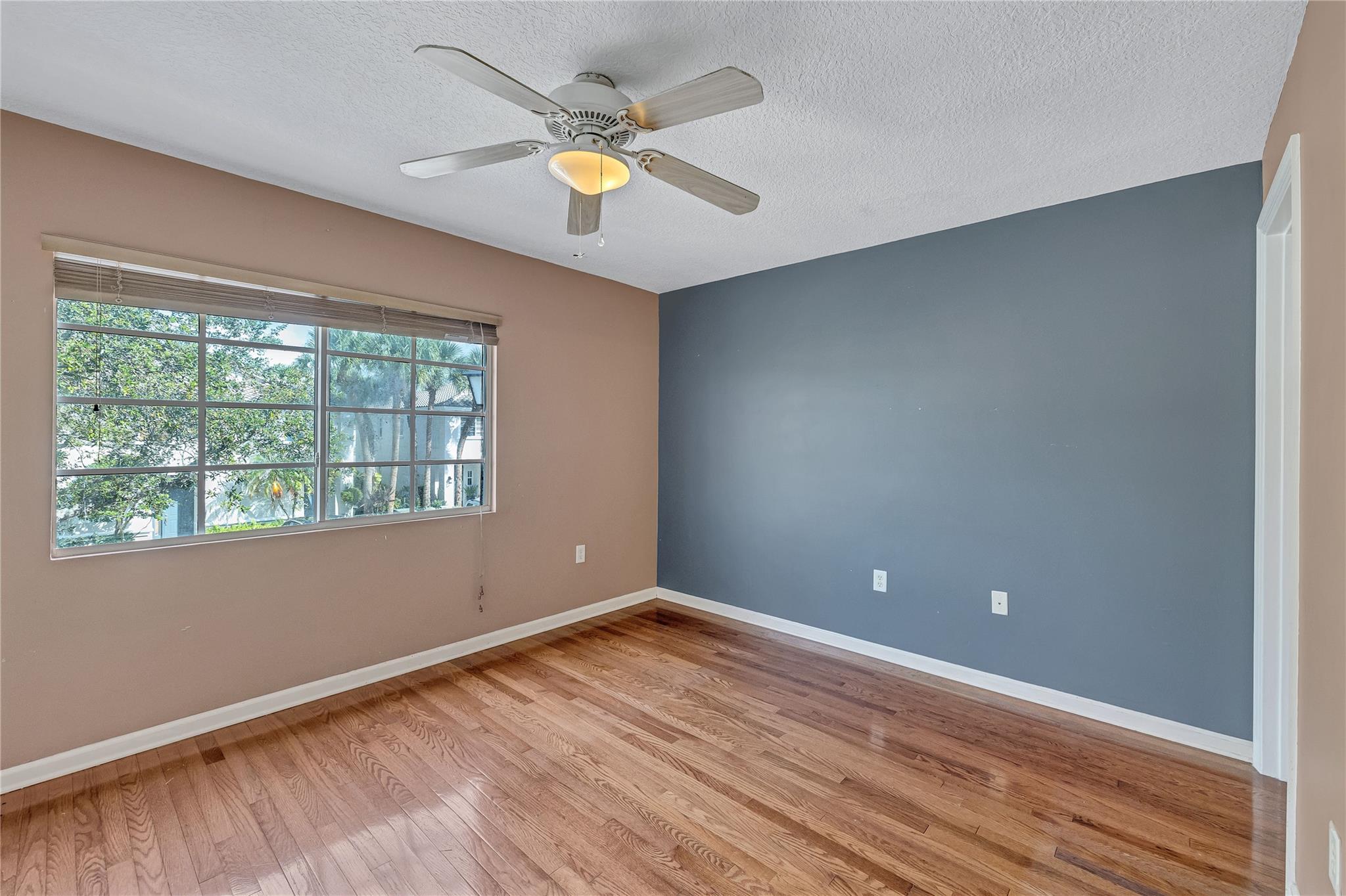 VICTORIA ISLES - Residential