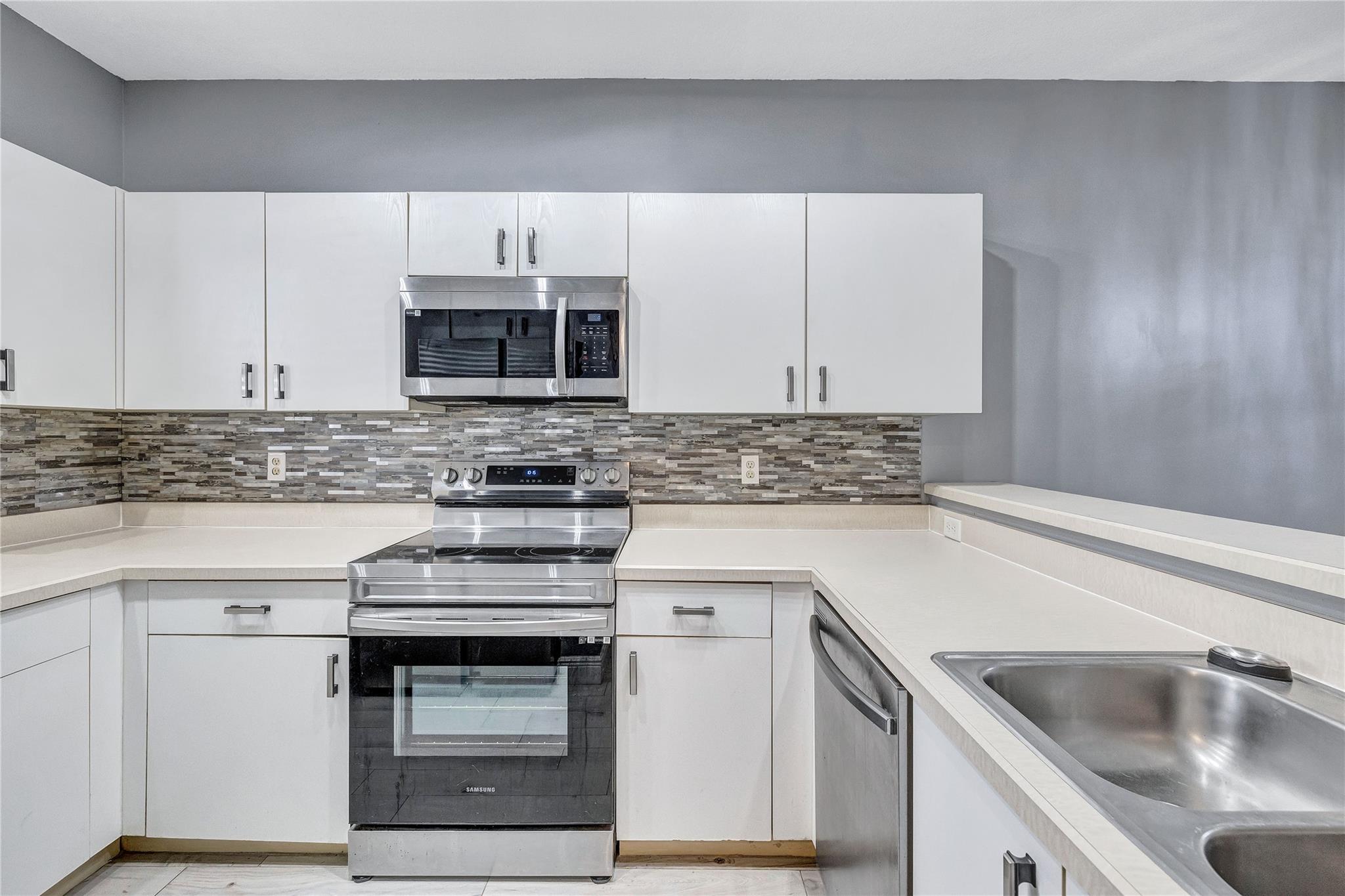 VICTORIA ISLES - Residential