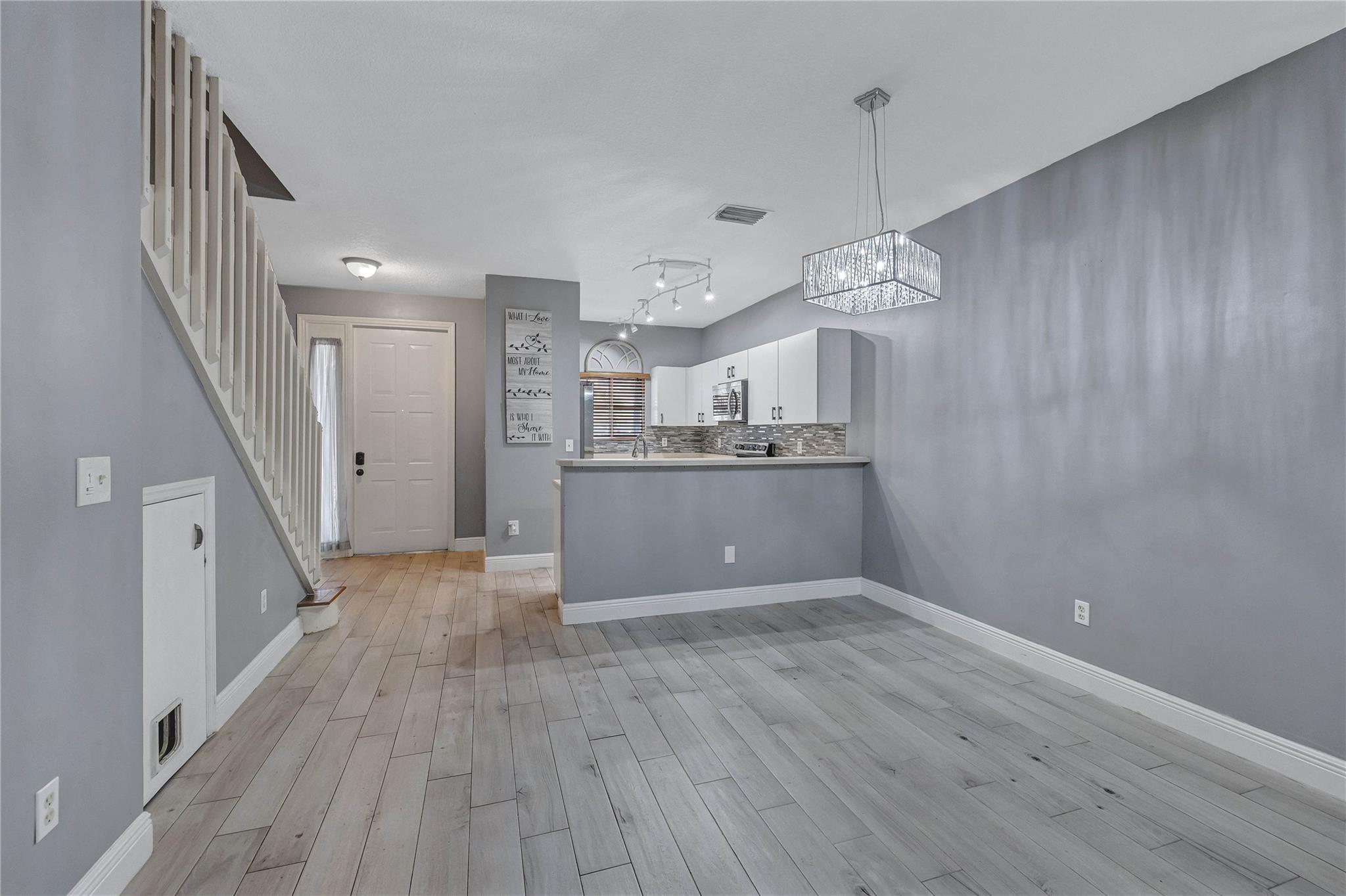 VICTORIA ISLES - Residential