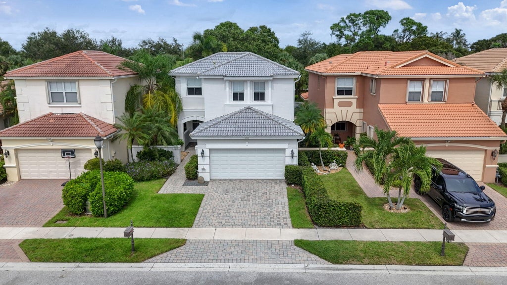 Photo of 207 ISLE VERDE Way, Palm Beach Gardens, FL 33418 (MLS # B26086943)