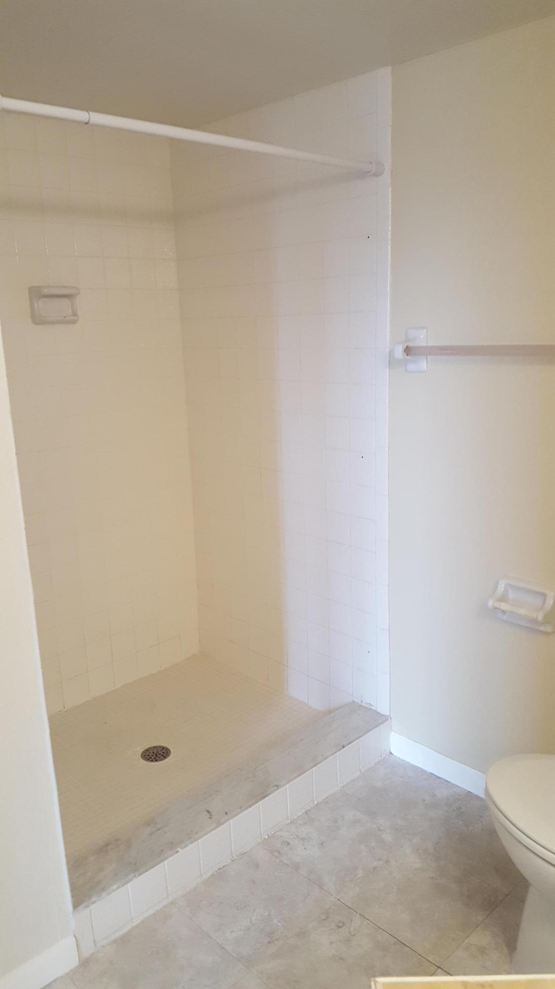 MIDPORT PLACE I, A CONDOMINIUM - Residential Lease